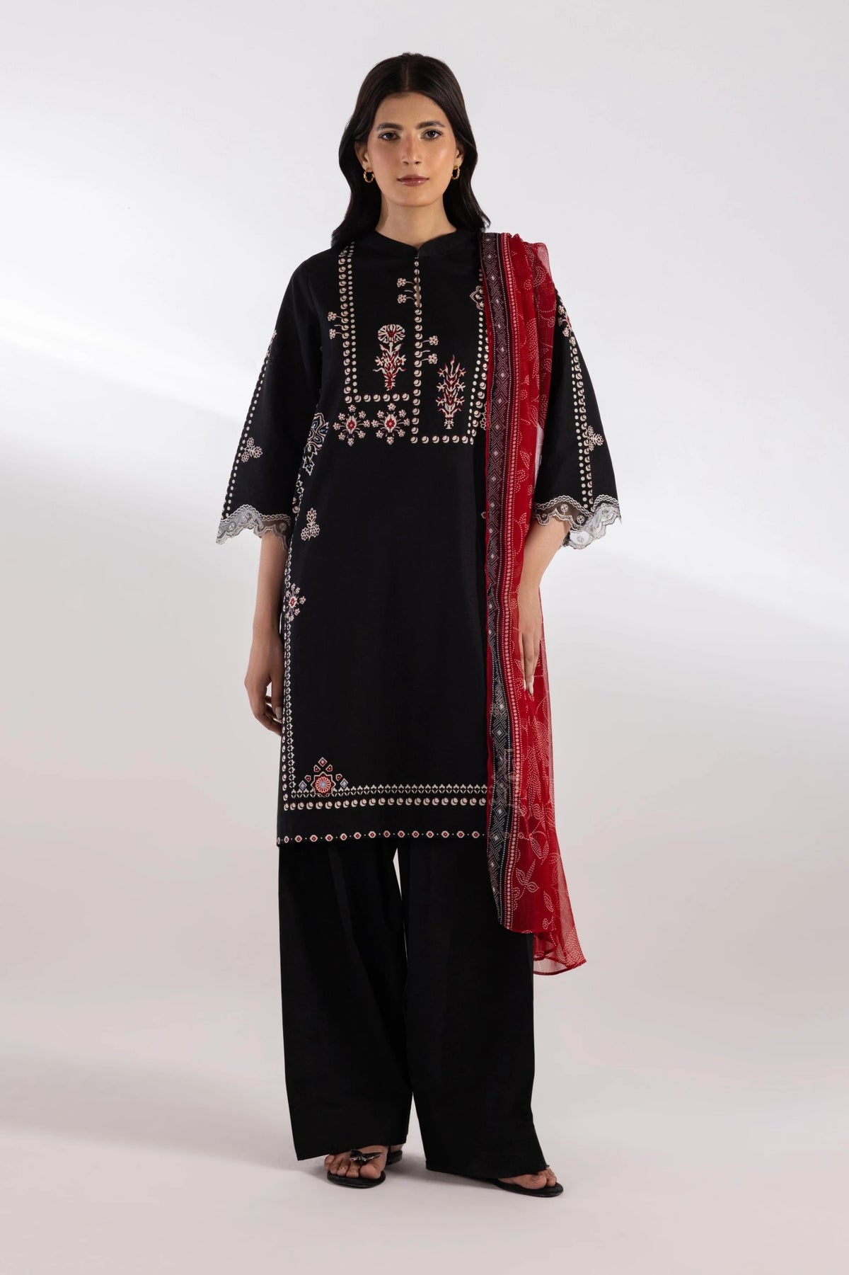 Stitched Mahay Lawn Suit Main image