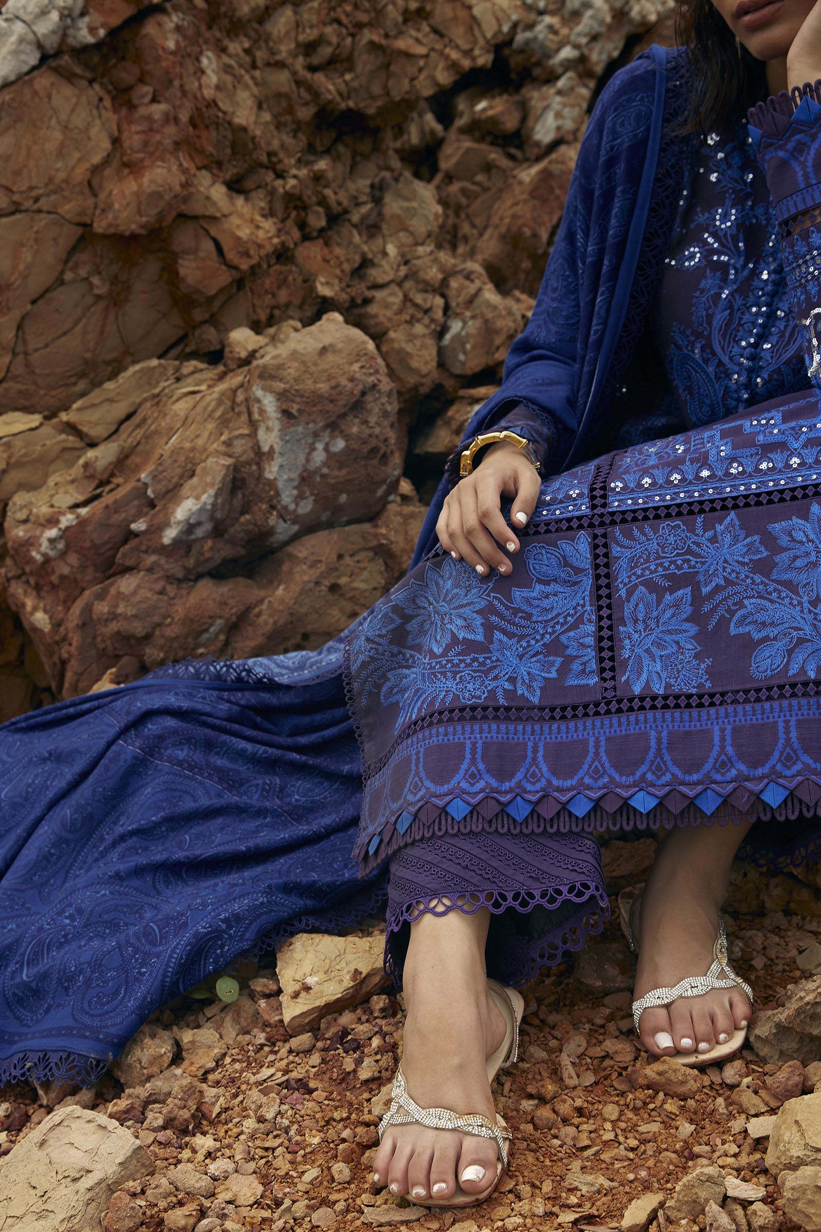 Unstitched Embroidered Muzlin Slub Suit
