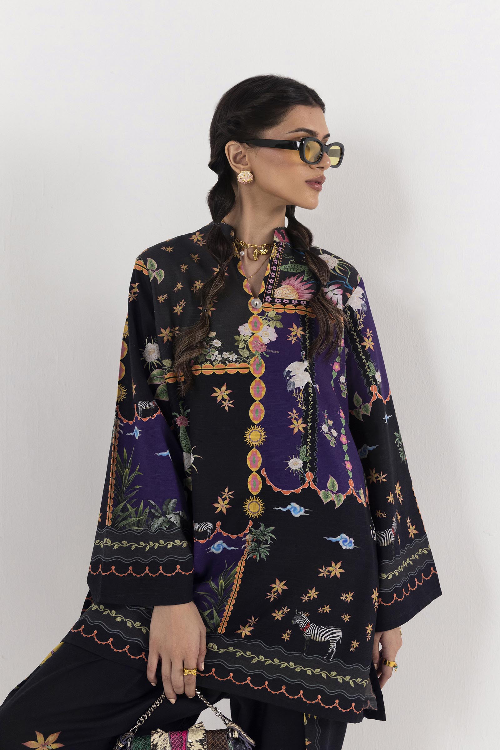 Stitched Printed Khaddar Shirt + Shalwar Secondary image