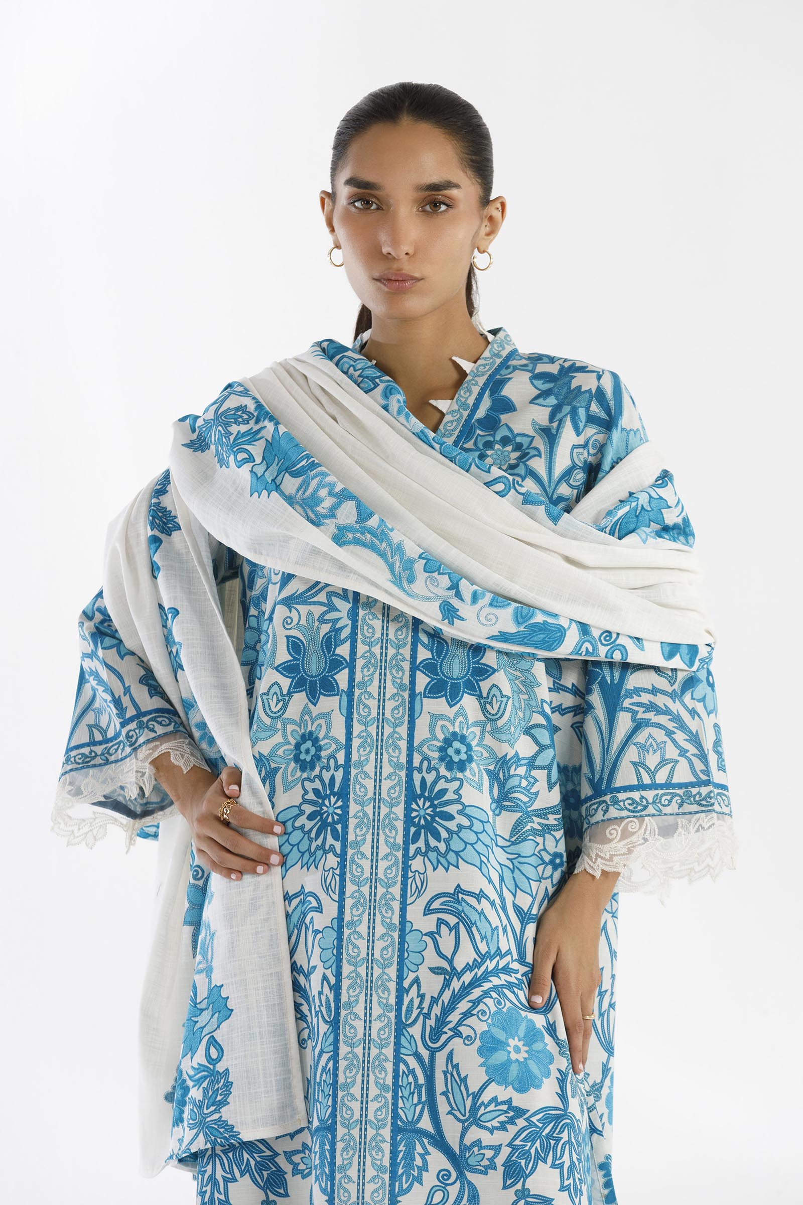 Stitched Printed Khaddar Shirt+ Dupatta Secondary image