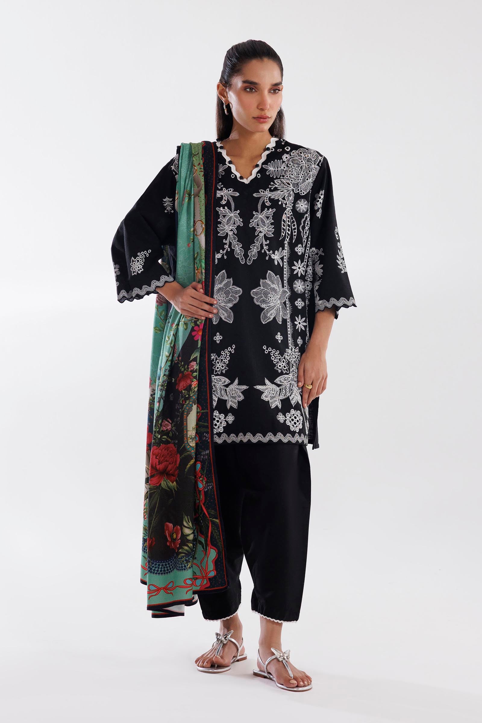 Stitched Khaddar Muzlin Suit Main image