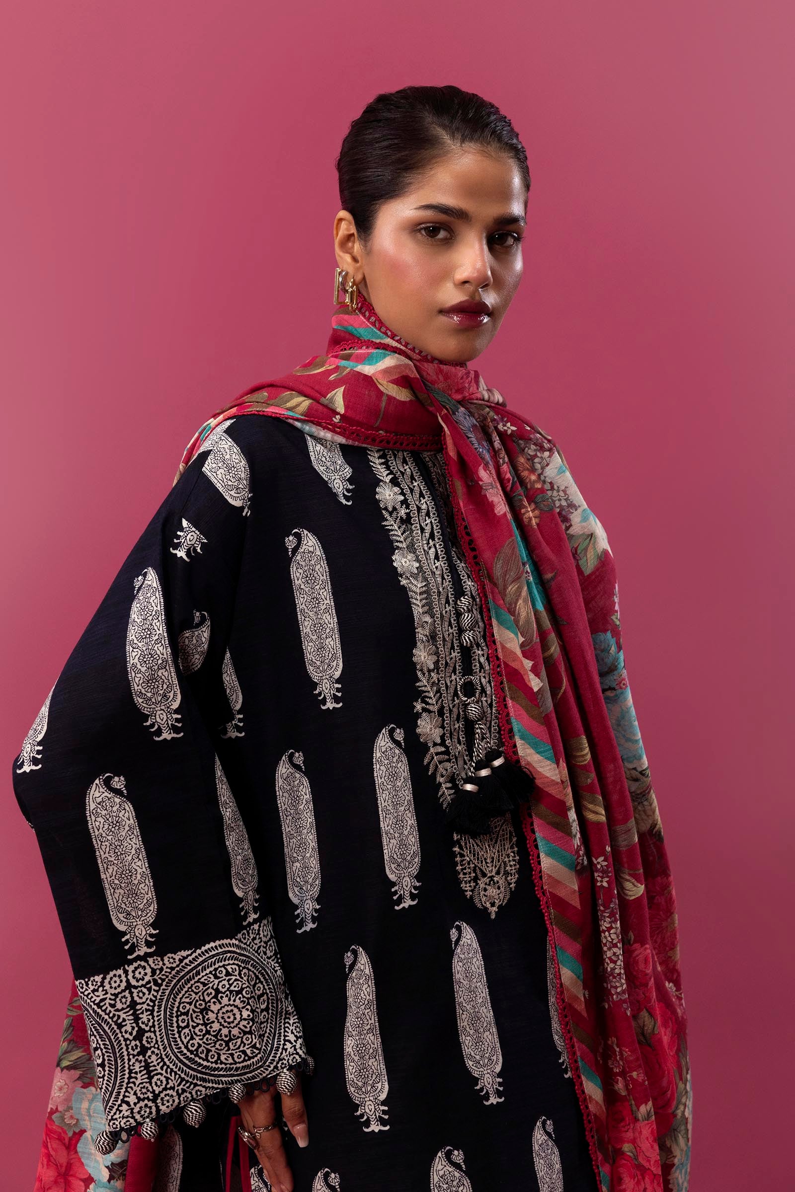 Unstitched 3 Piece Lawn Suit Main image