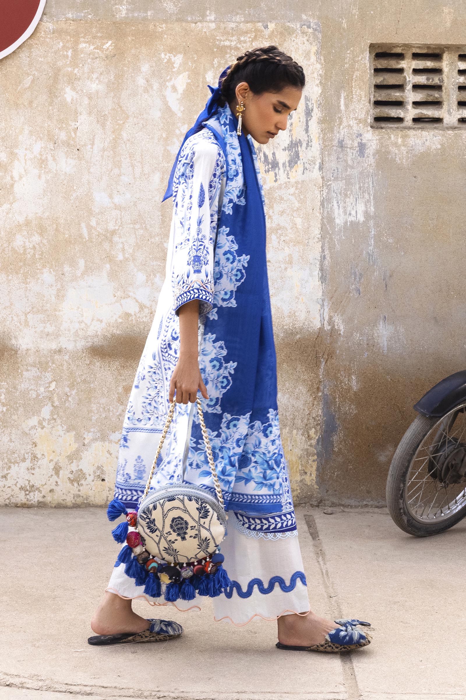 Unstitched 3 Piece Lawn Suit Secondary image