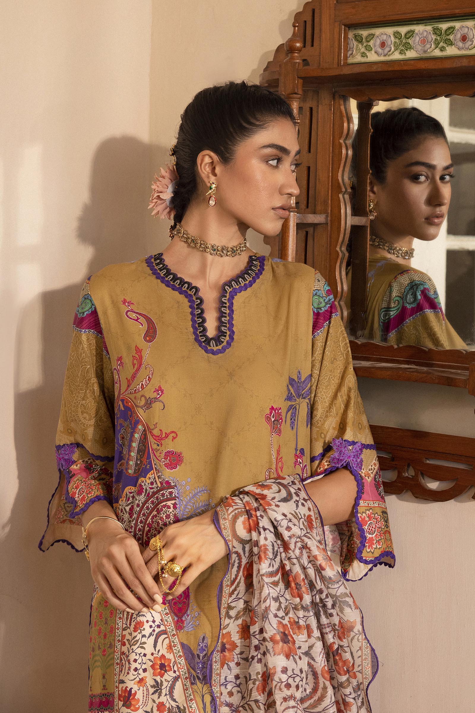 Unstitched 3 Piece Lawn Suit Secondary image