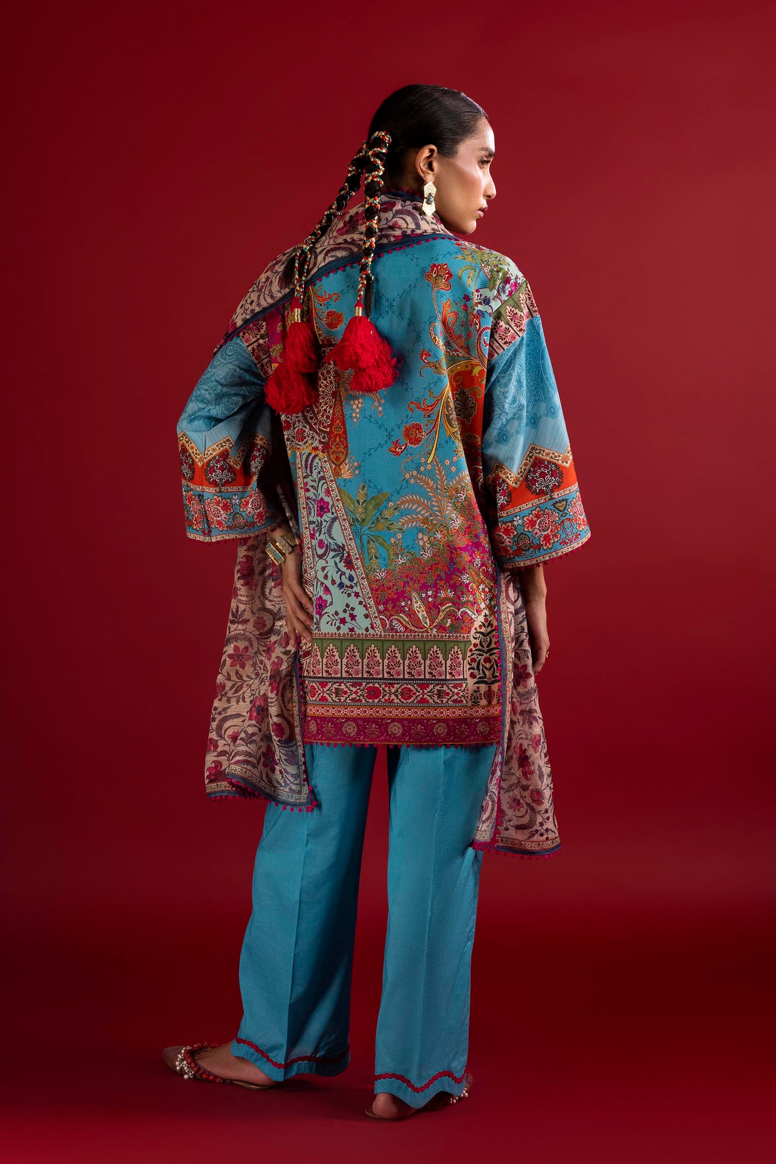 Unstitched 3 Piece Lawn Suit Secondary image