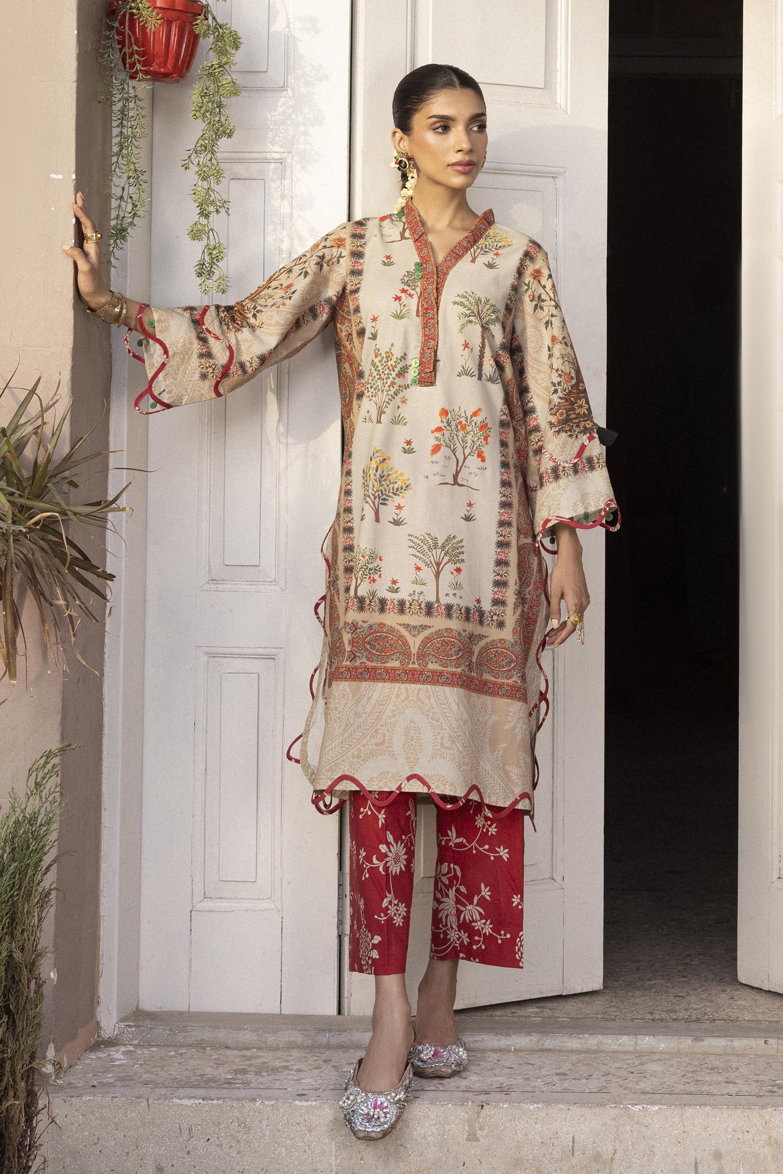 Unstitched 2 Piece Lawn Suit Main image