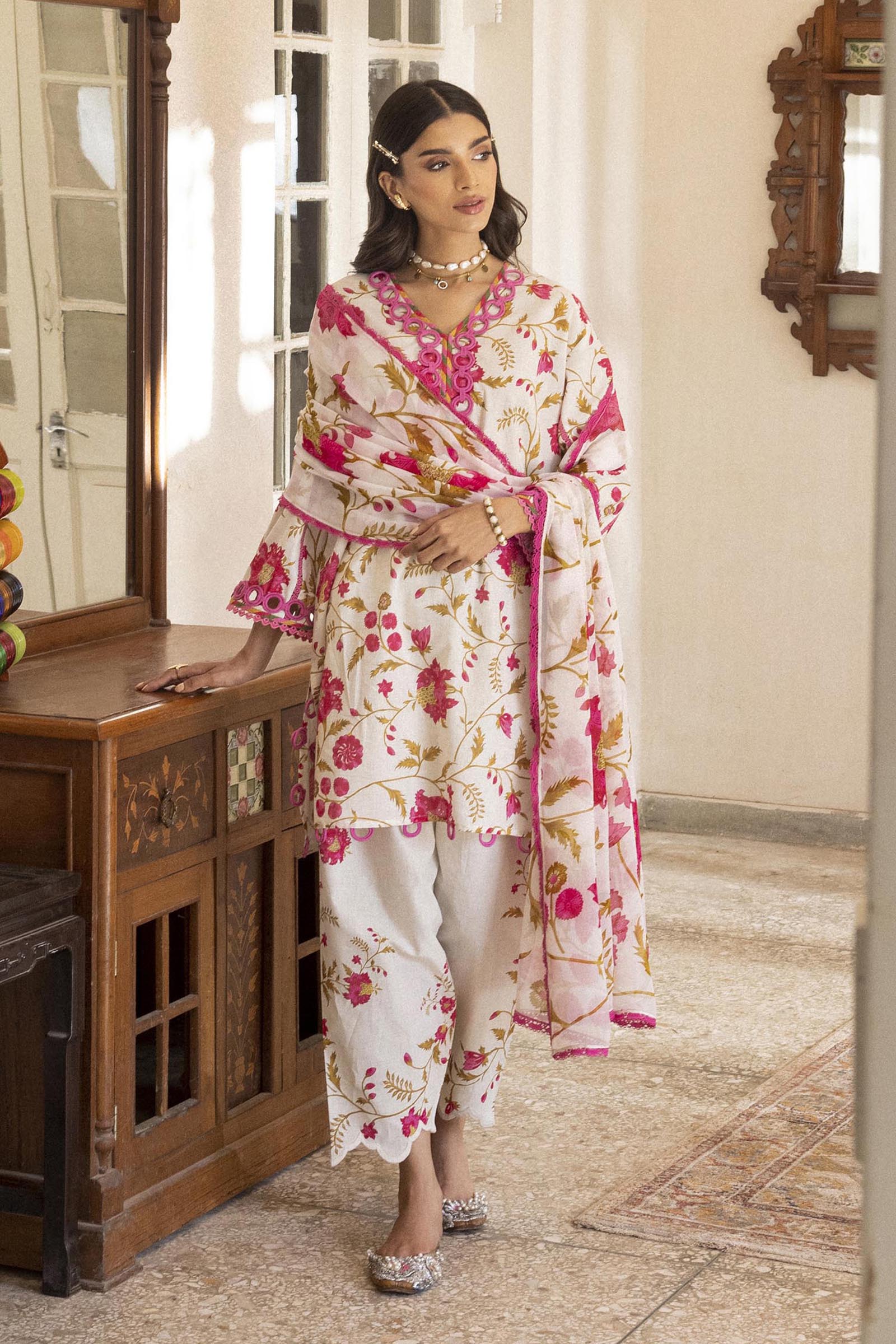 Unstitched 3 Piece Lawn Suit Main image