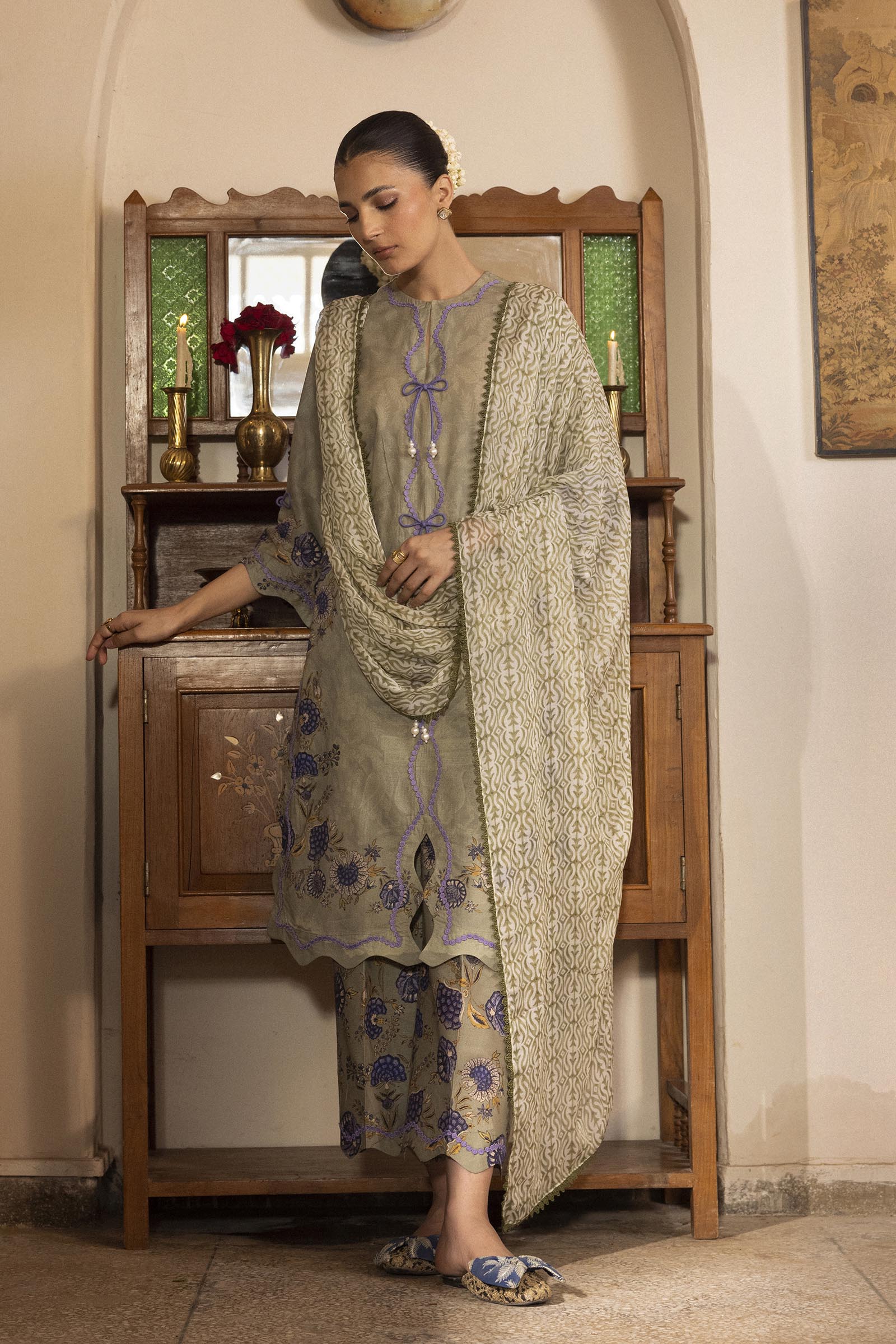 Unstitched 3 Piece Lawn Suit Secondary image