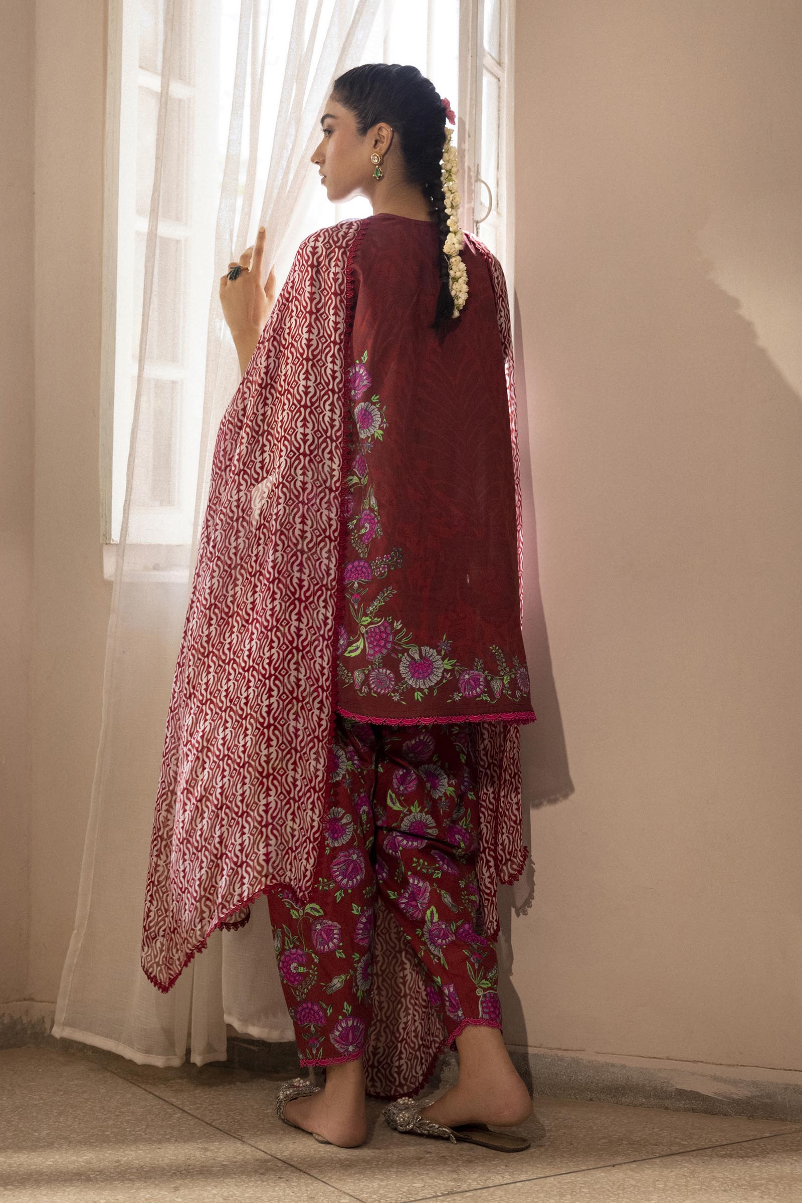 Unstitched 3 Piece Lawn Suit Secondary image