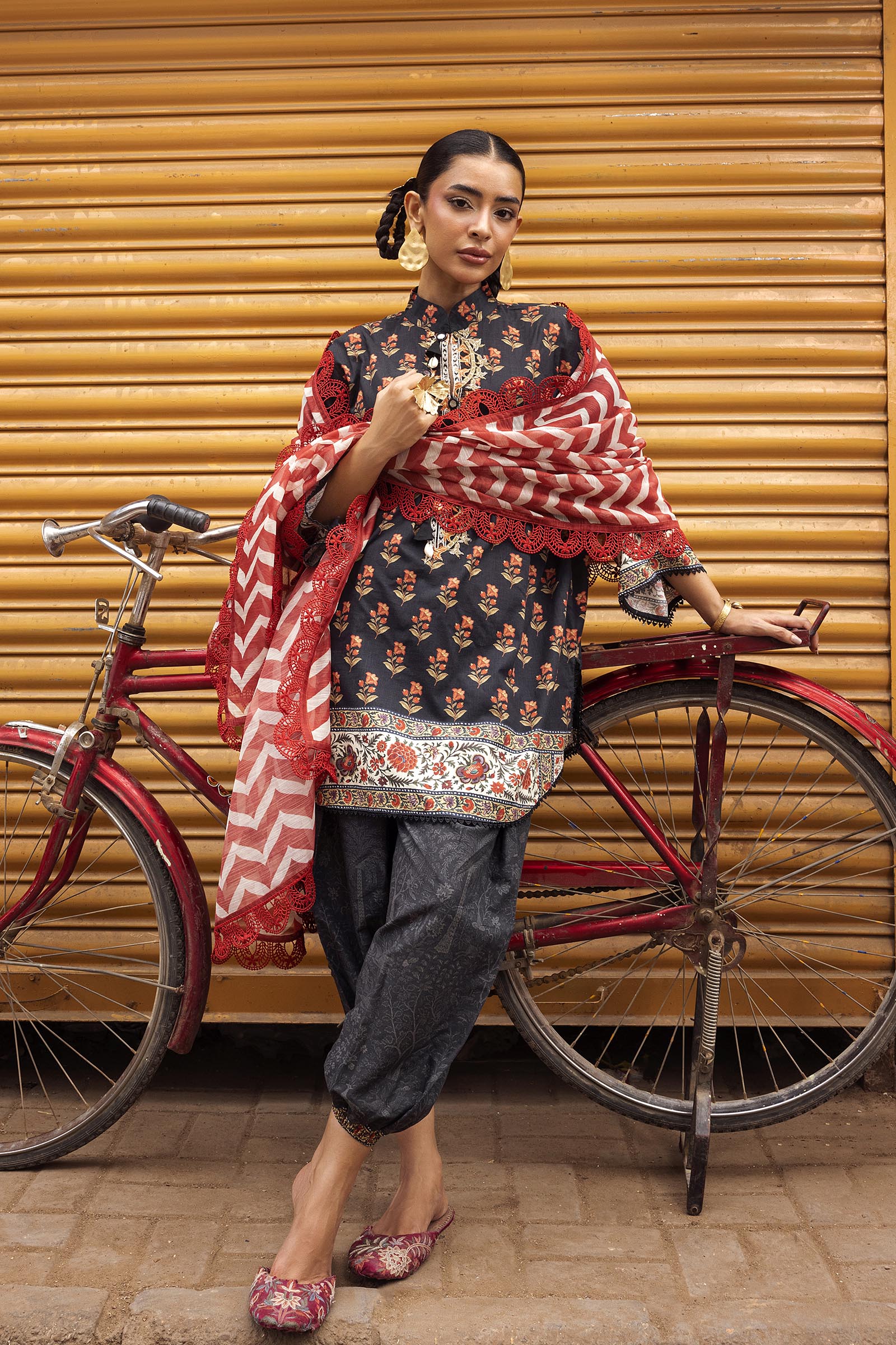Unstitched Printed 3 Piece Lawn Suit Secondary image
