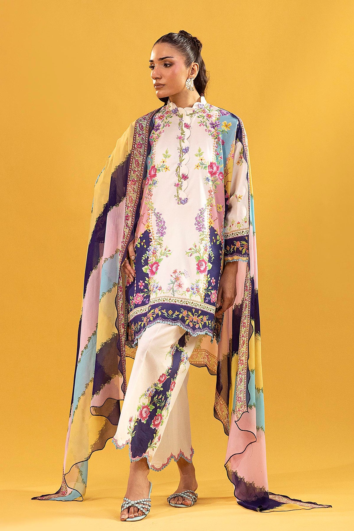 Unstitched Printed 3 Piece Lawn Suit Main image