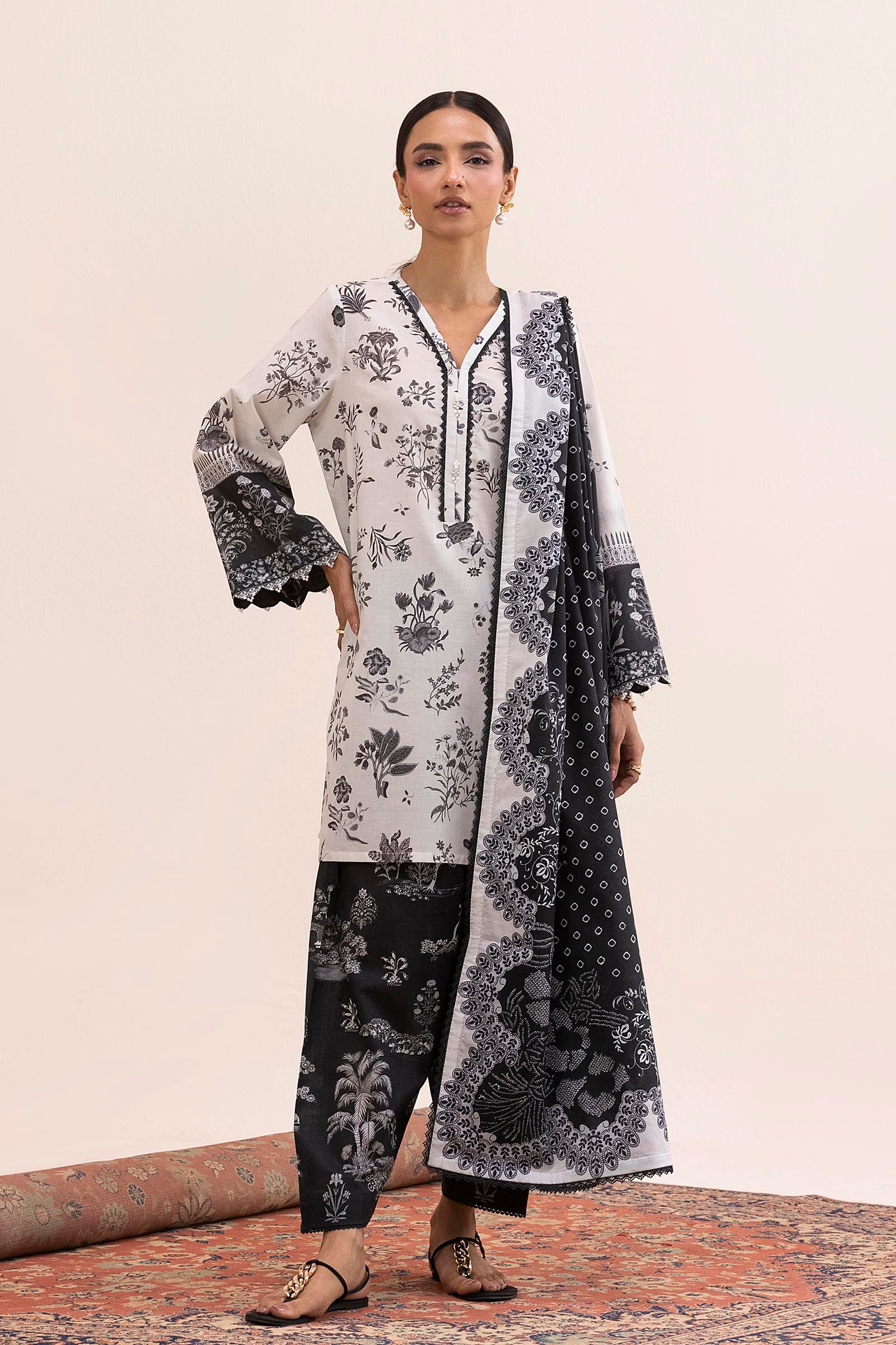 Unstitched 3 Piece Lawn Suit Main image