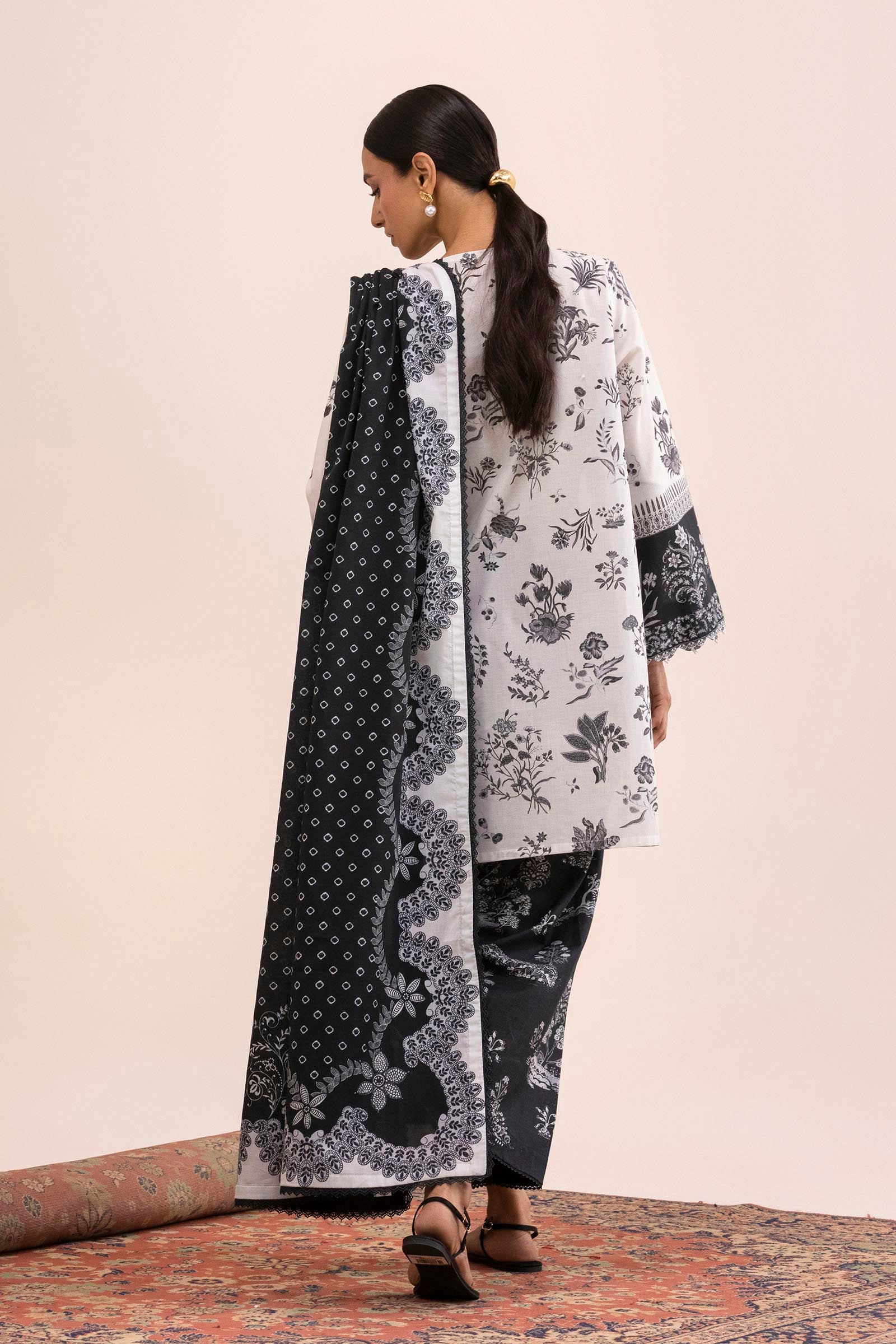 Unstitched 3 Piece Lawn Suit