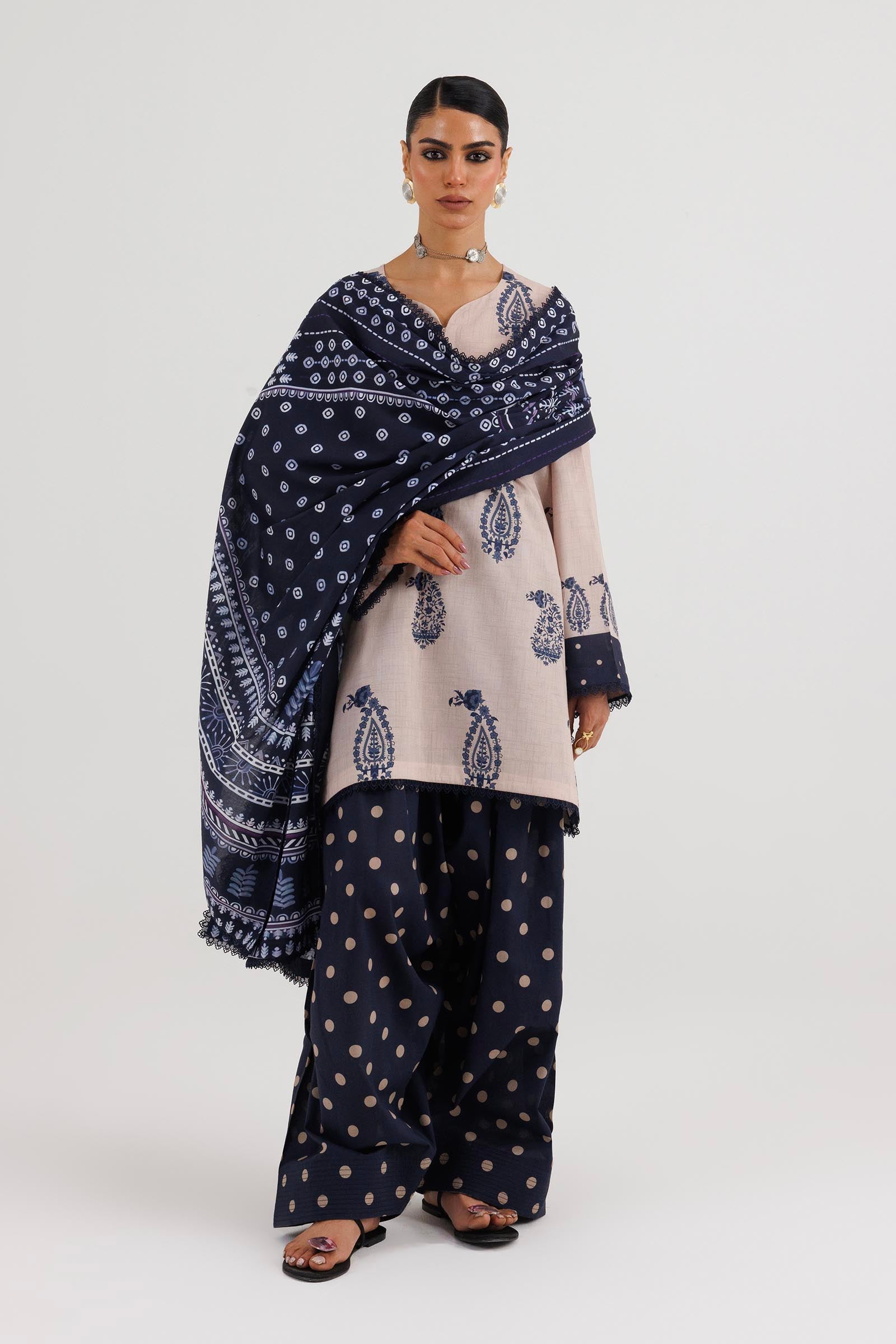 Unstitched 3 Piece Lawn Suit Main image