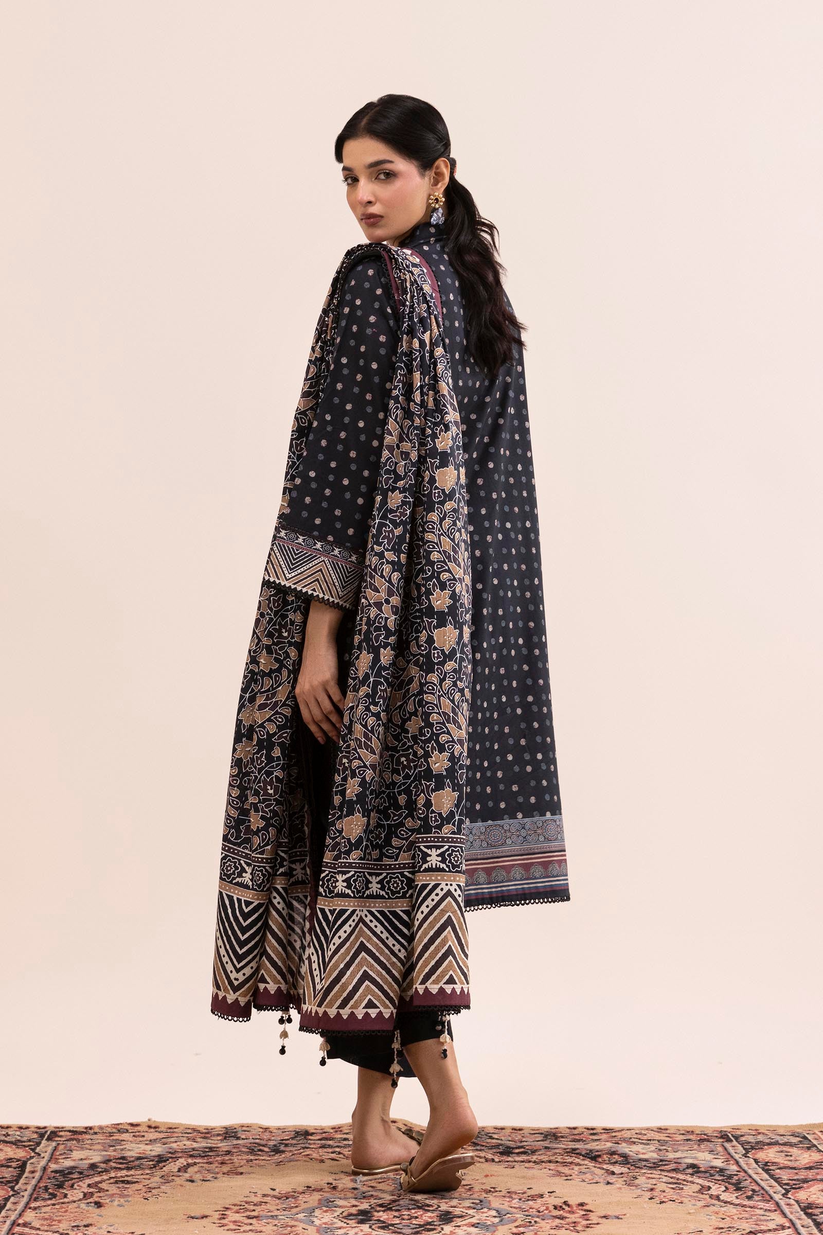 Unstitched 3 Piece Lawn Suit Secondary image