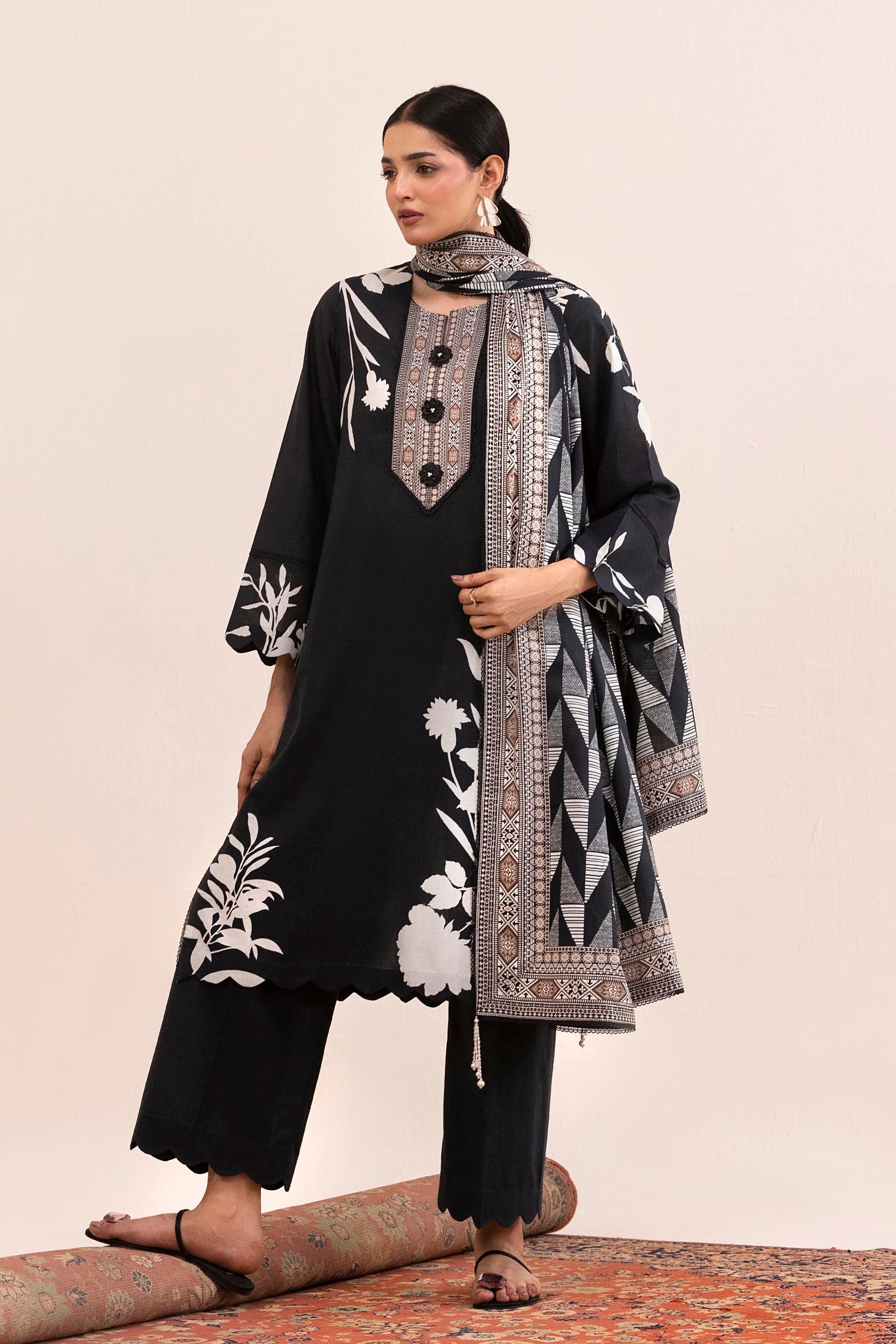 Unstitched 3 Piece Lawn Suit Main image