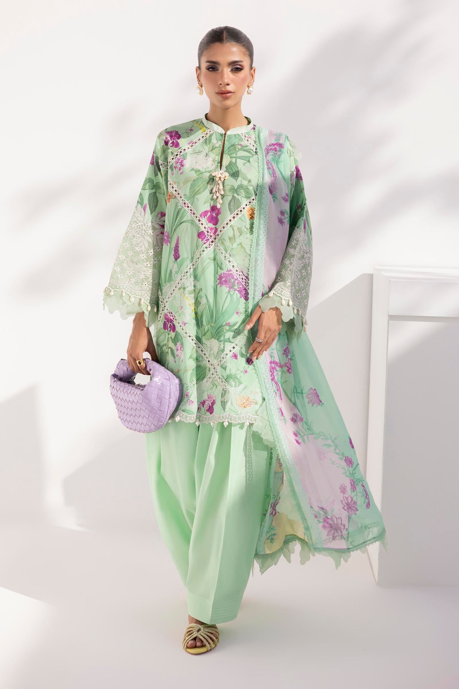 Unstitched Lawn 3 Piece Suit Main image