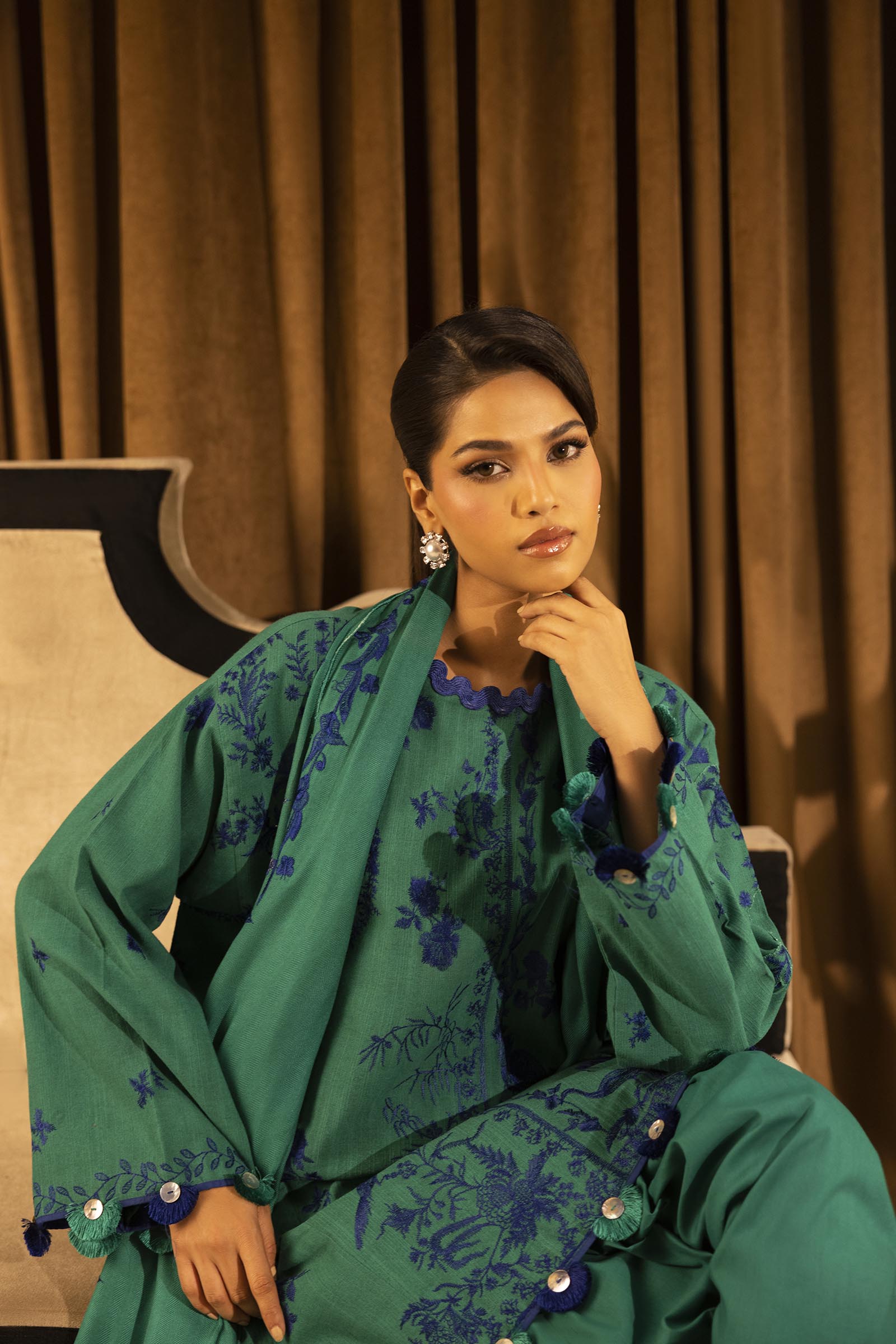 Unstitched Slub Muzlin 3 Piece Suit Secondary image