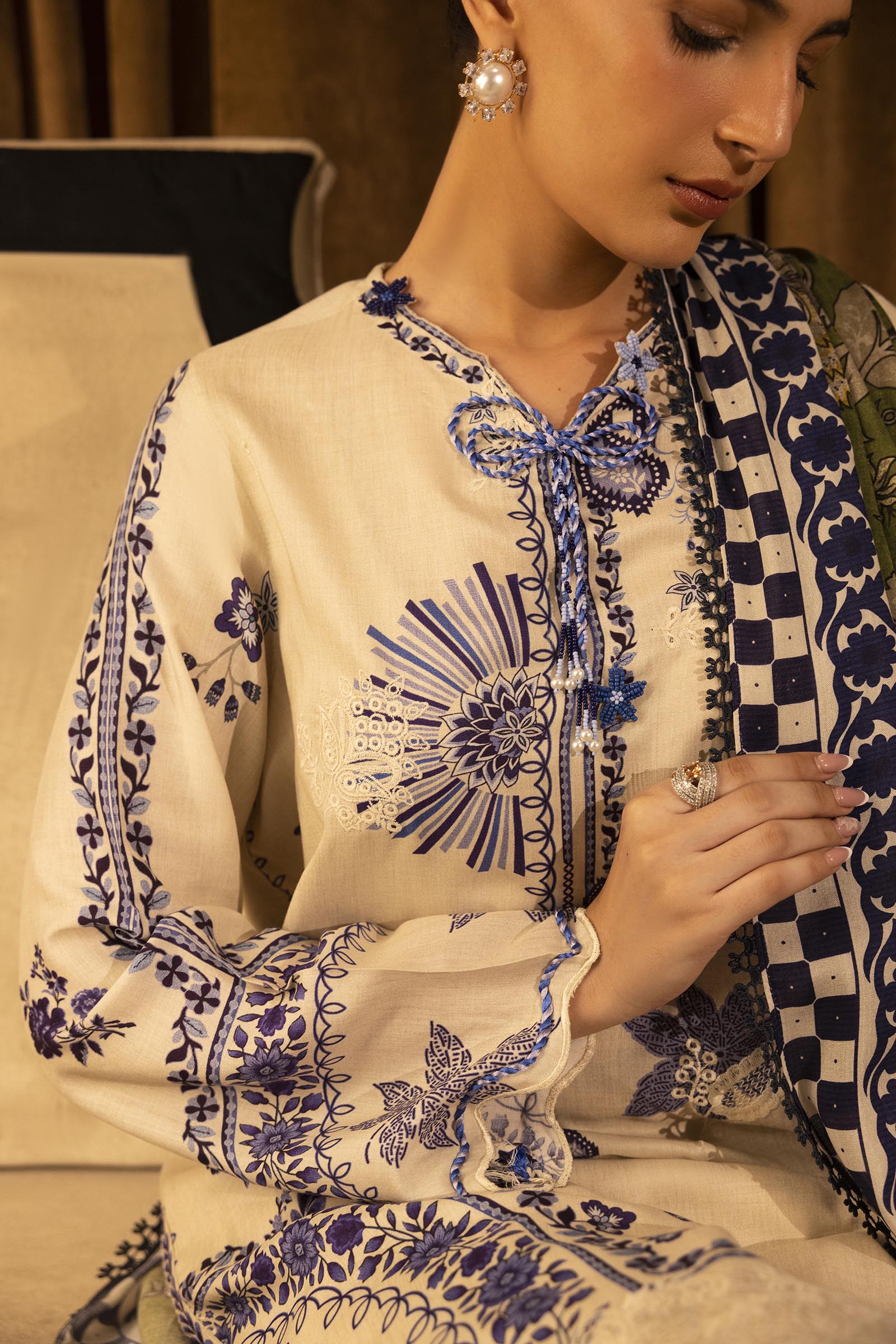 Unstitched Linen Muzlin 3 Piece Suit