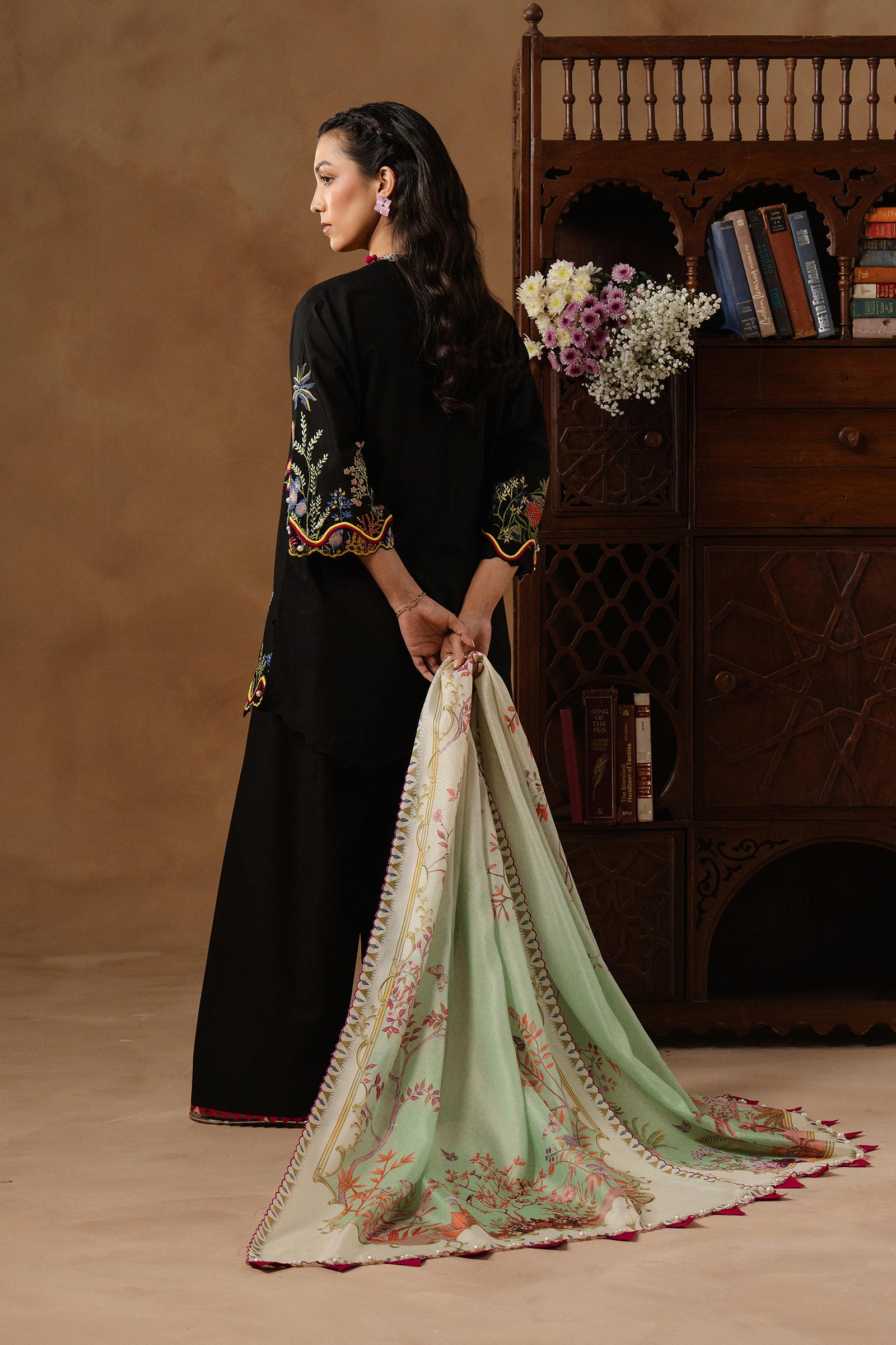 Unstitched Muzlin Lawn 3 Piece Suit Secondary image