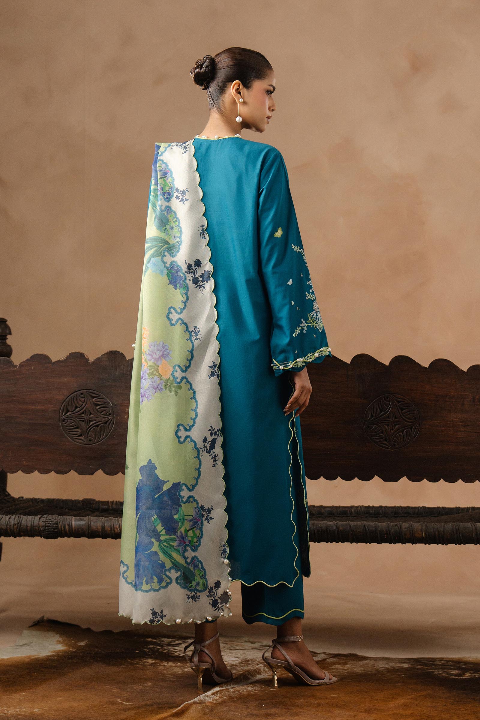 Unstitched Muzlin Lawn 3 Piece Suit Secondary image