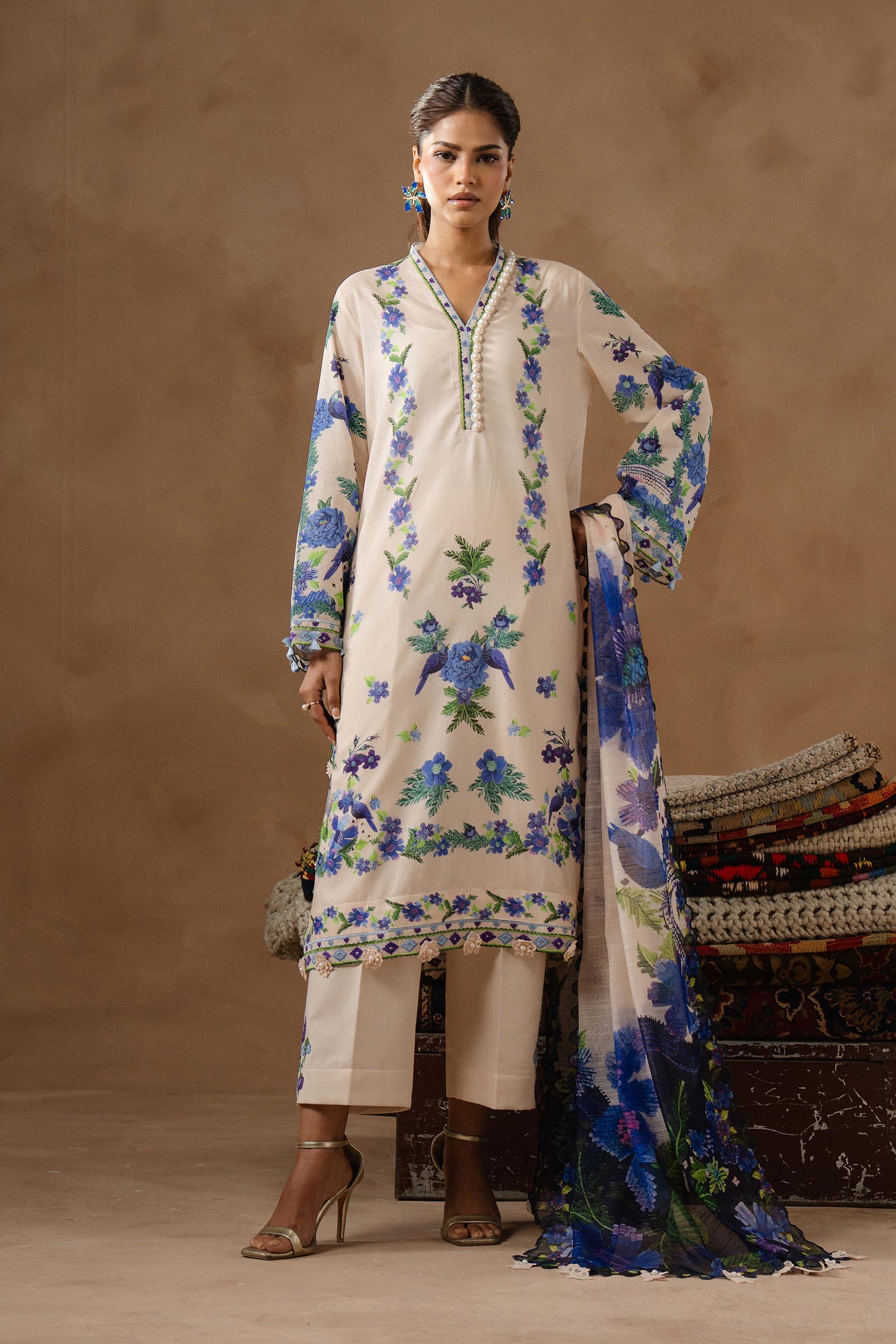 Unstitched Muzlin Lawn 3 Piece Suit Main image