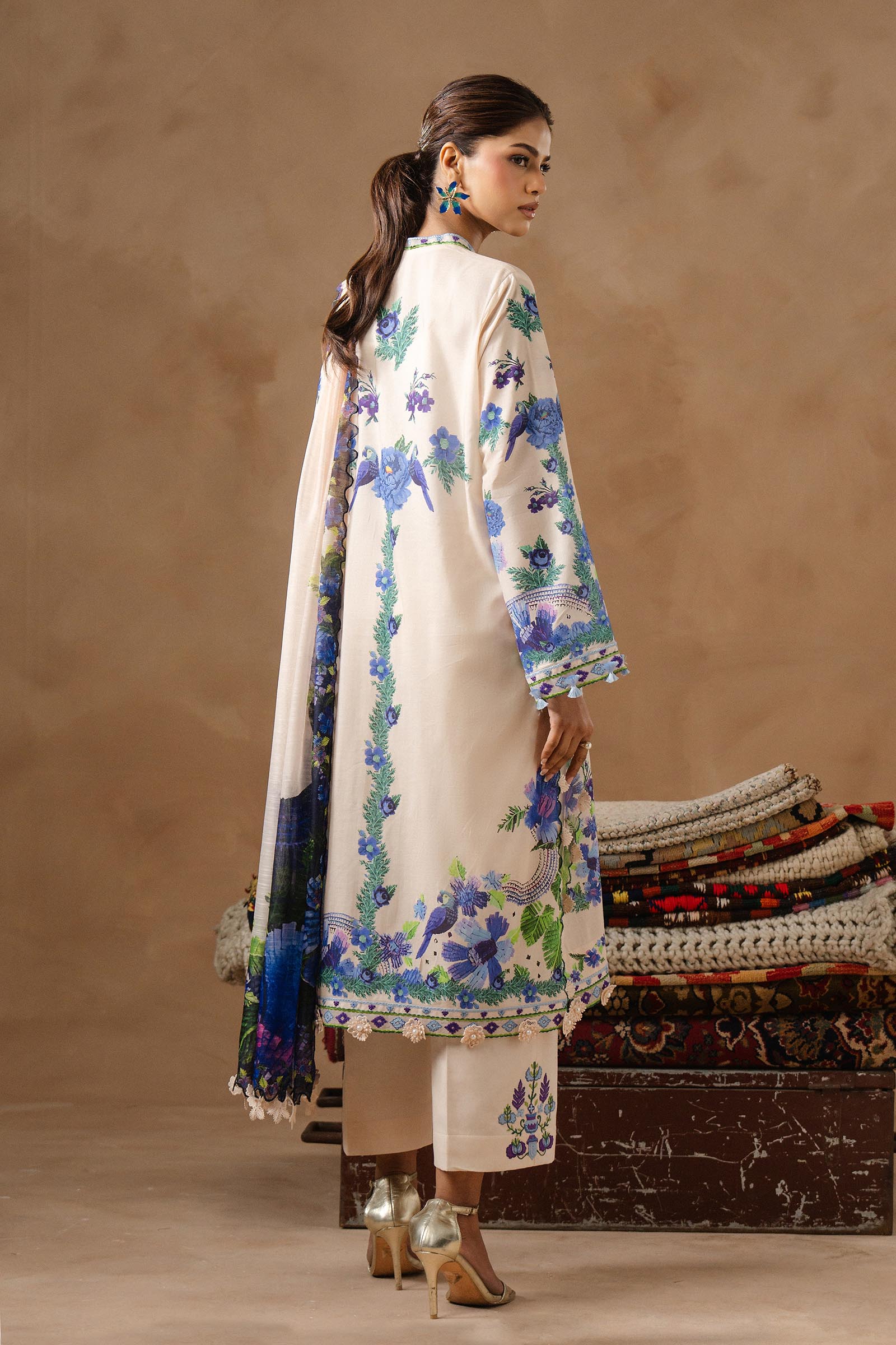 Unstitched Muzlin Lawn 3 Piece Suit Secondary image