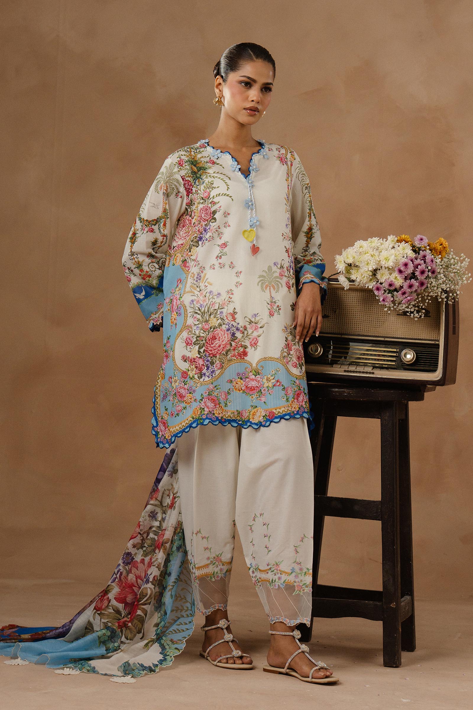 Unstitched Muzlin Lawn 3 Piece Suit Main image