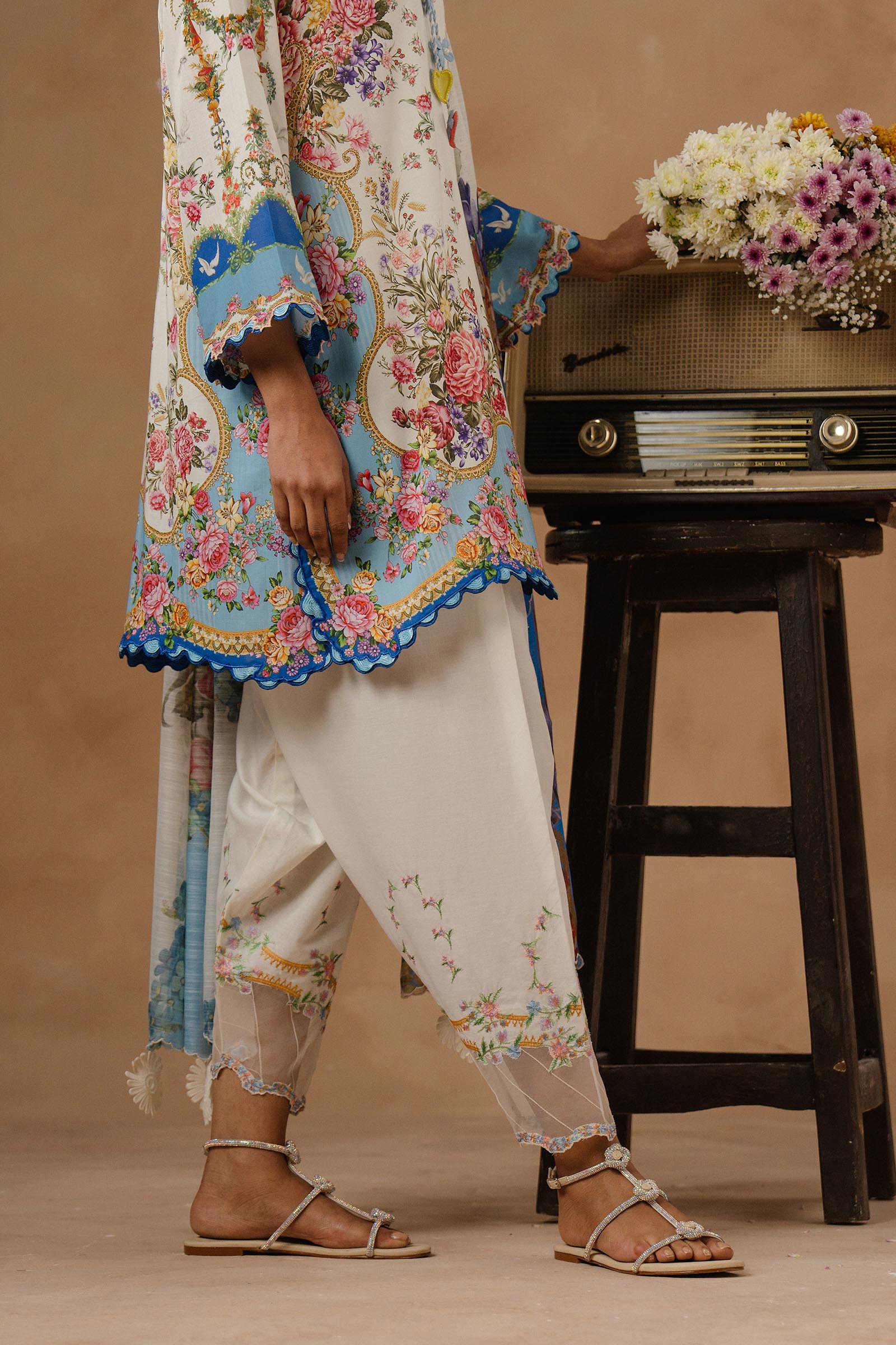 Unstitched Muzlin Lawn 3 Piece Suit Secondary image