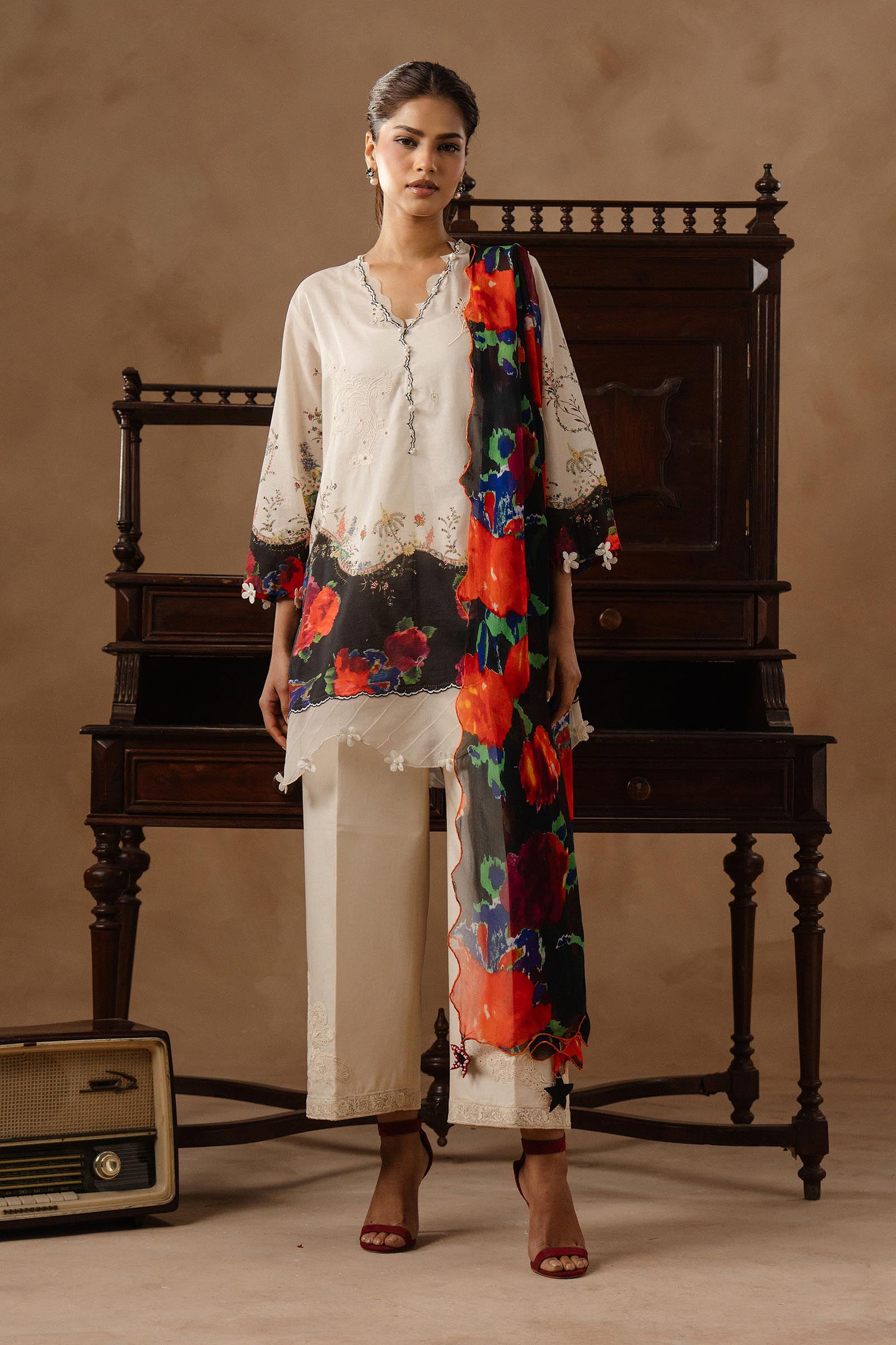 Unstitched Muzlin Lawn 3 Piece Suit Main image