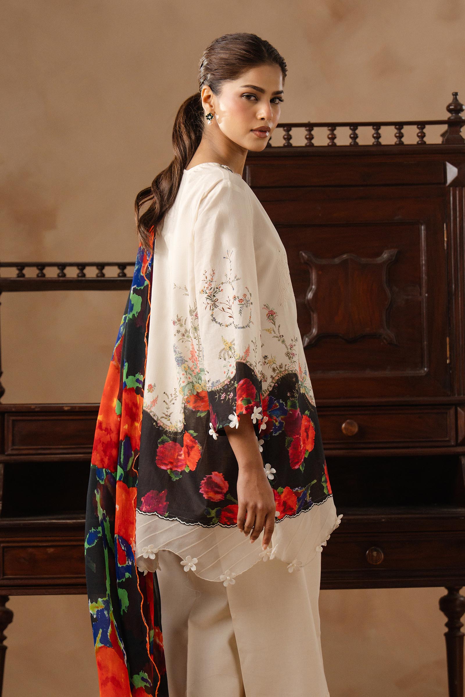 Unstitched Muzlin Lawn 3 Piece Suit Secondary image