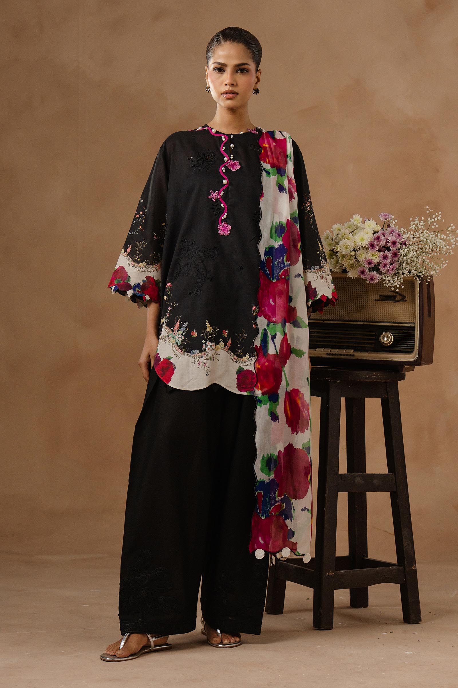Unstitched Muzlin Lawn 3 Piece Suit Secondary image