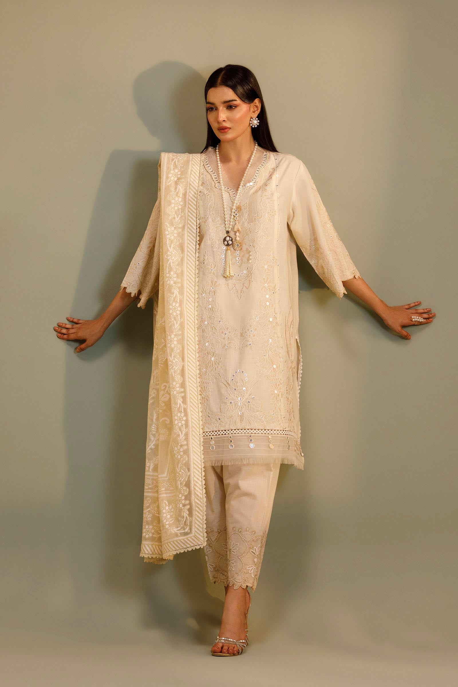 Unstitched Embroidered 3 Piece Muzlin Suit Main image