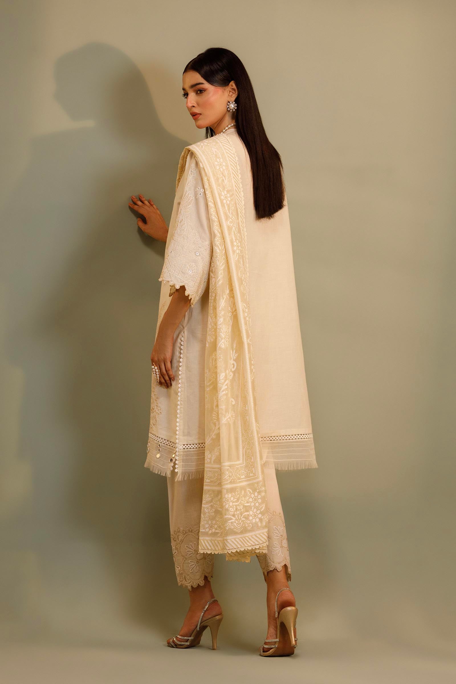 Unstitched Embroidered 3 Piece Muzlin Suit