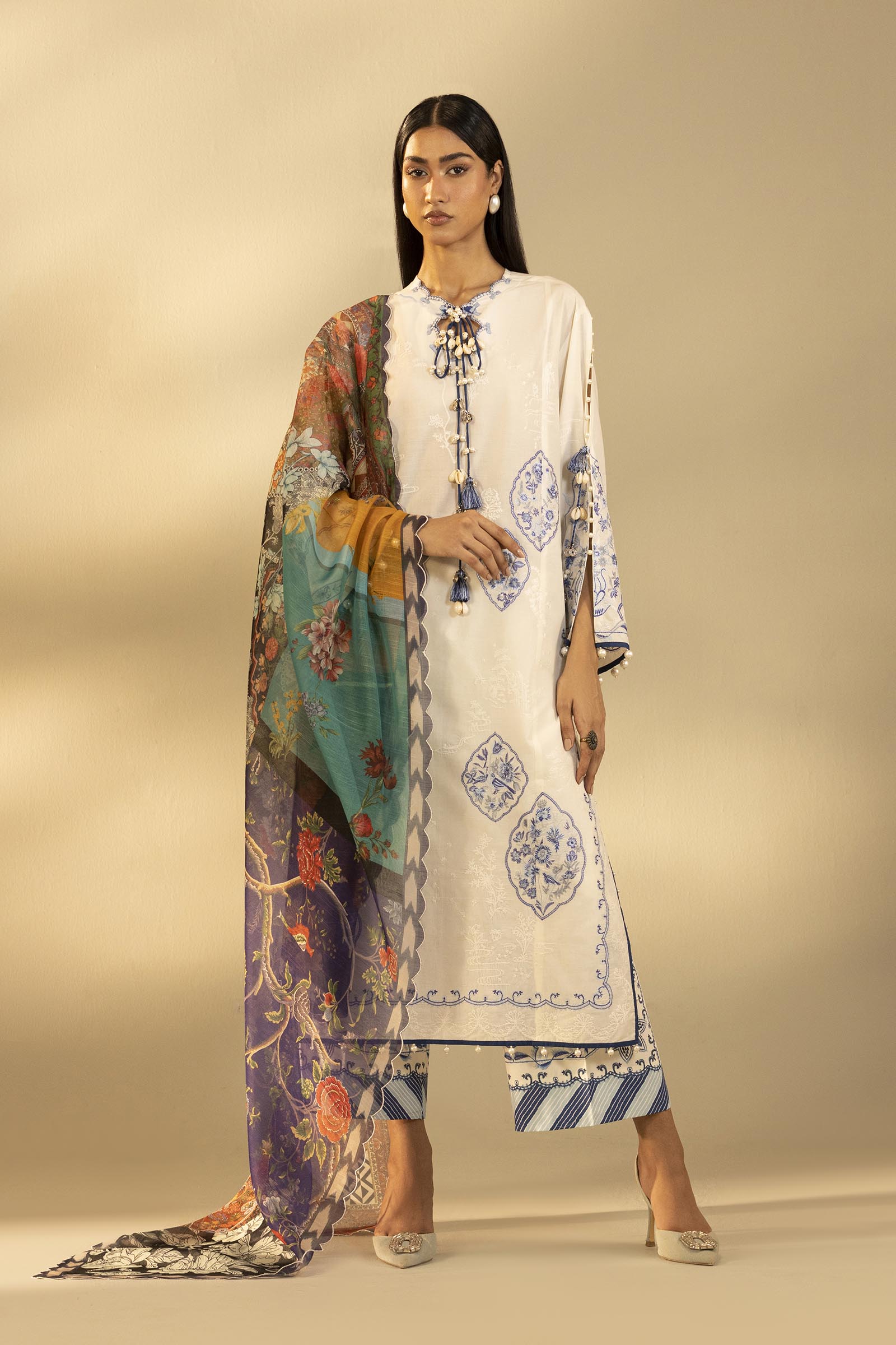 Unstitched Embroidered 3 Piece Muzlin Suit Main image