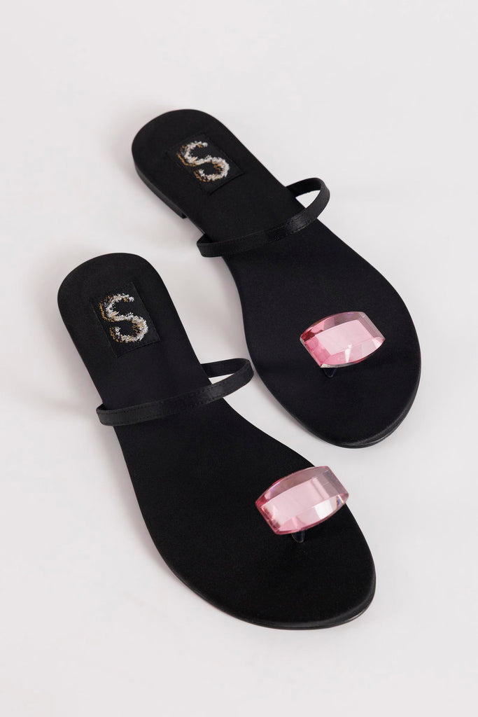 Black Minimal Toe-Ring Flats