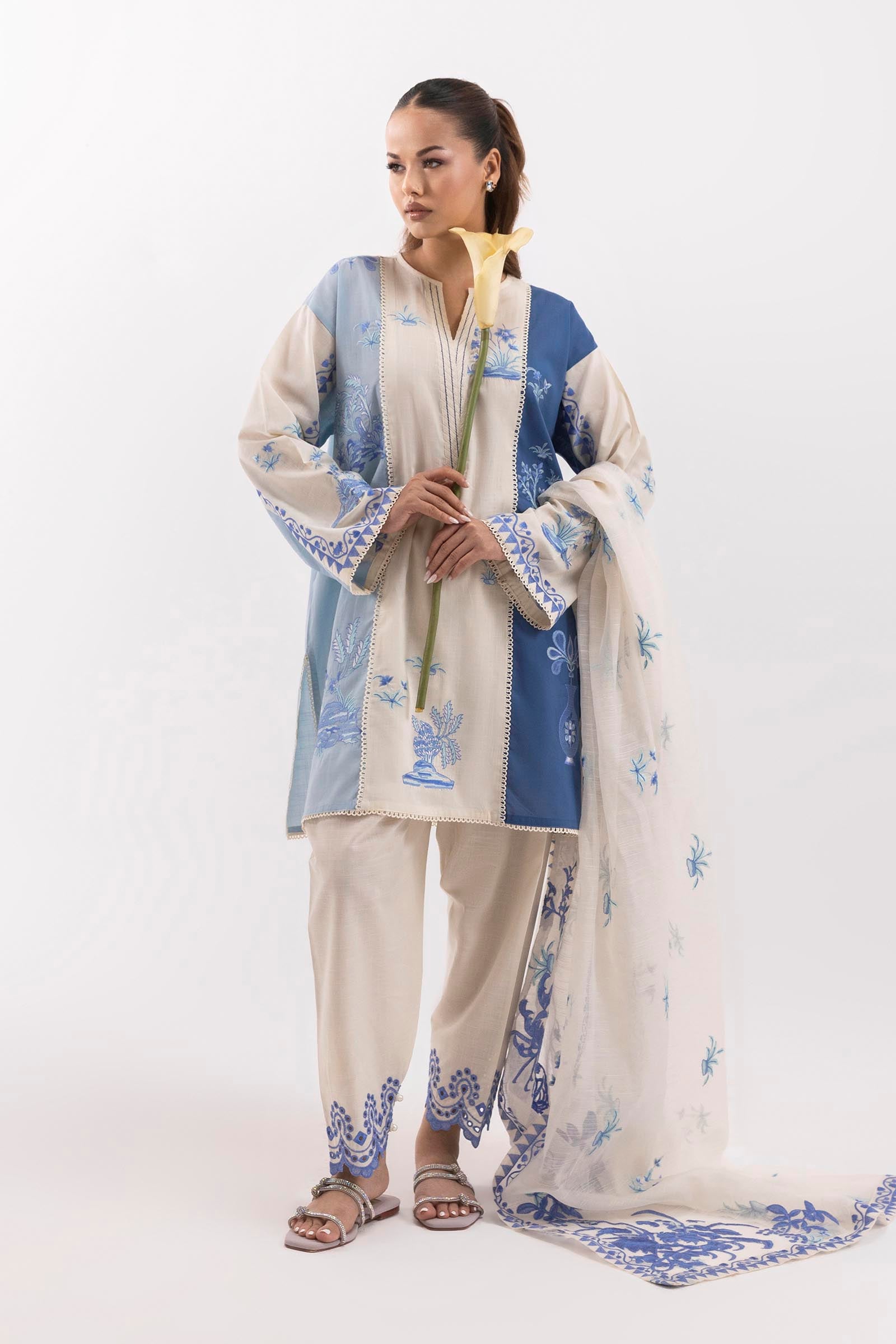 Stitched Embroidered Dupatta Main image