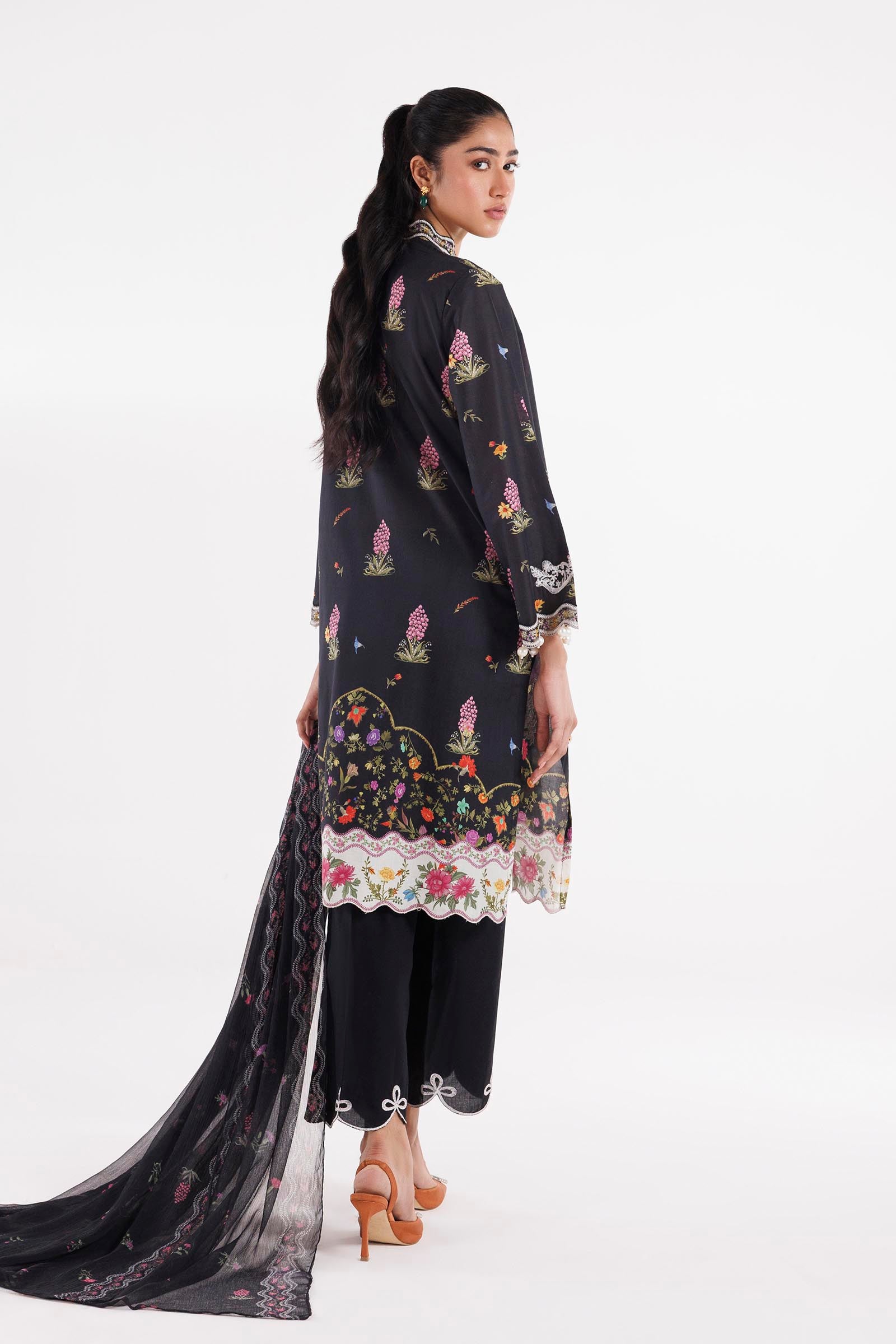 Stitched Muzlin Lawn Suit Secondary image