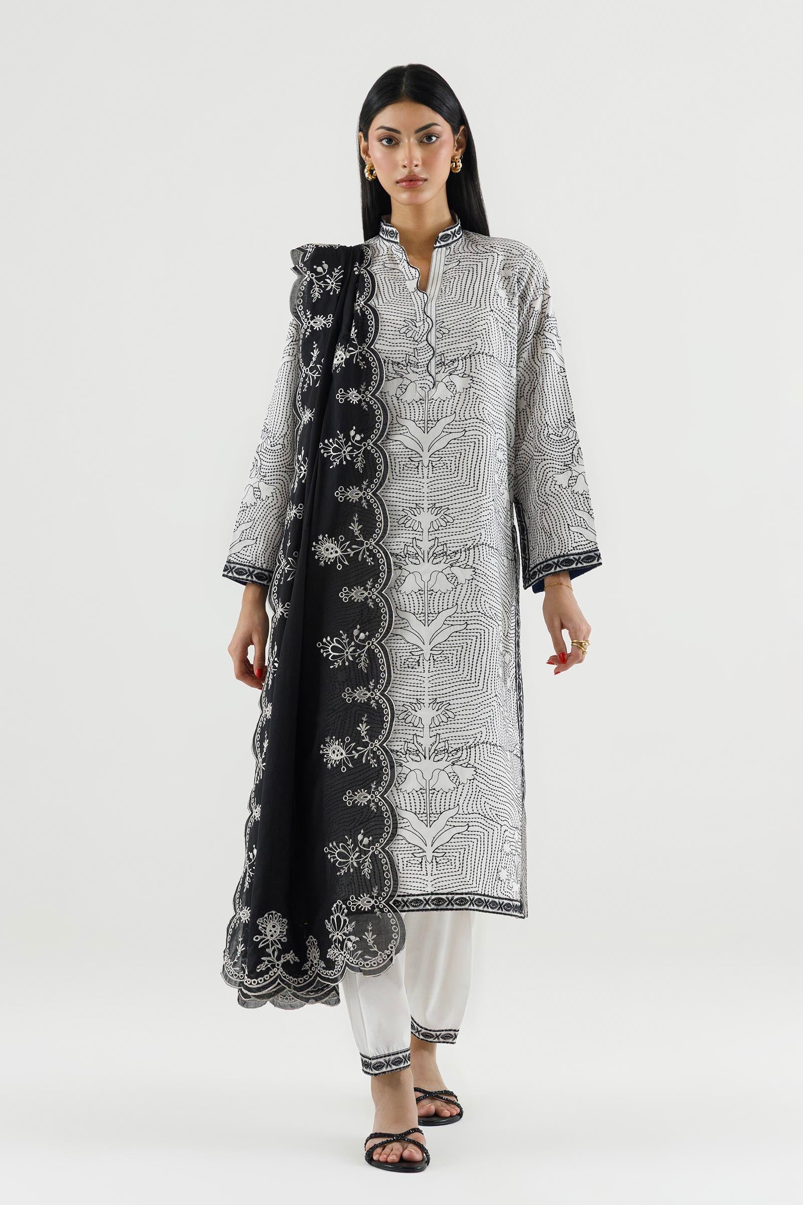 Stitched Embroidered Lawn Dupatta Main image