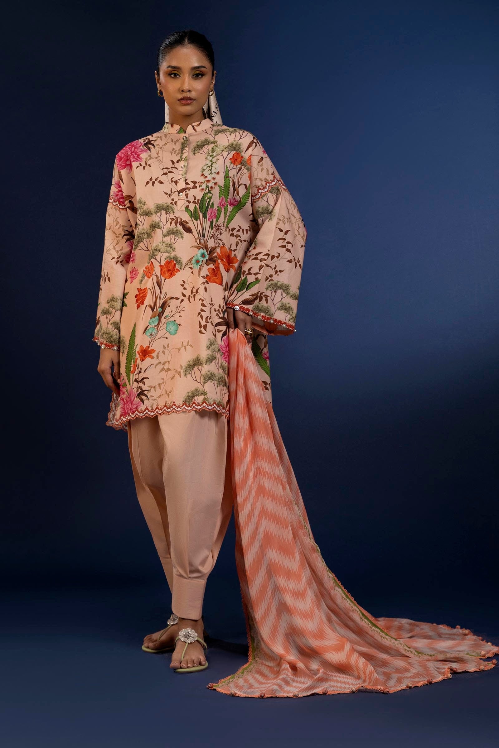 Unstitched Lawn 3 Piece Suit Main image