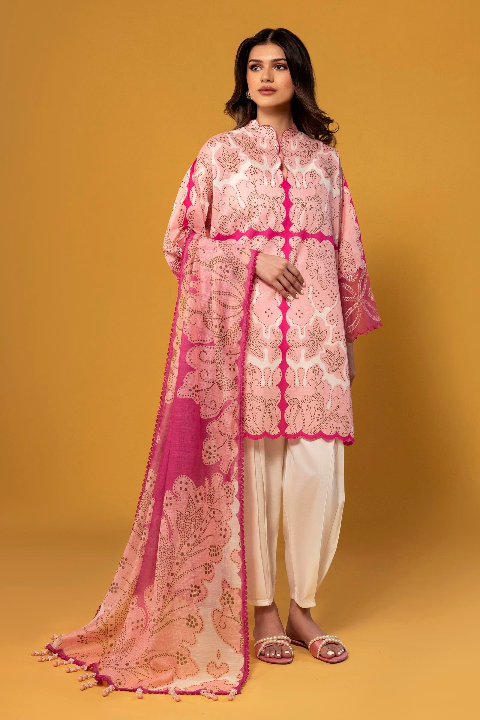 Unstitched Lawn 2 Piece Suit Main image