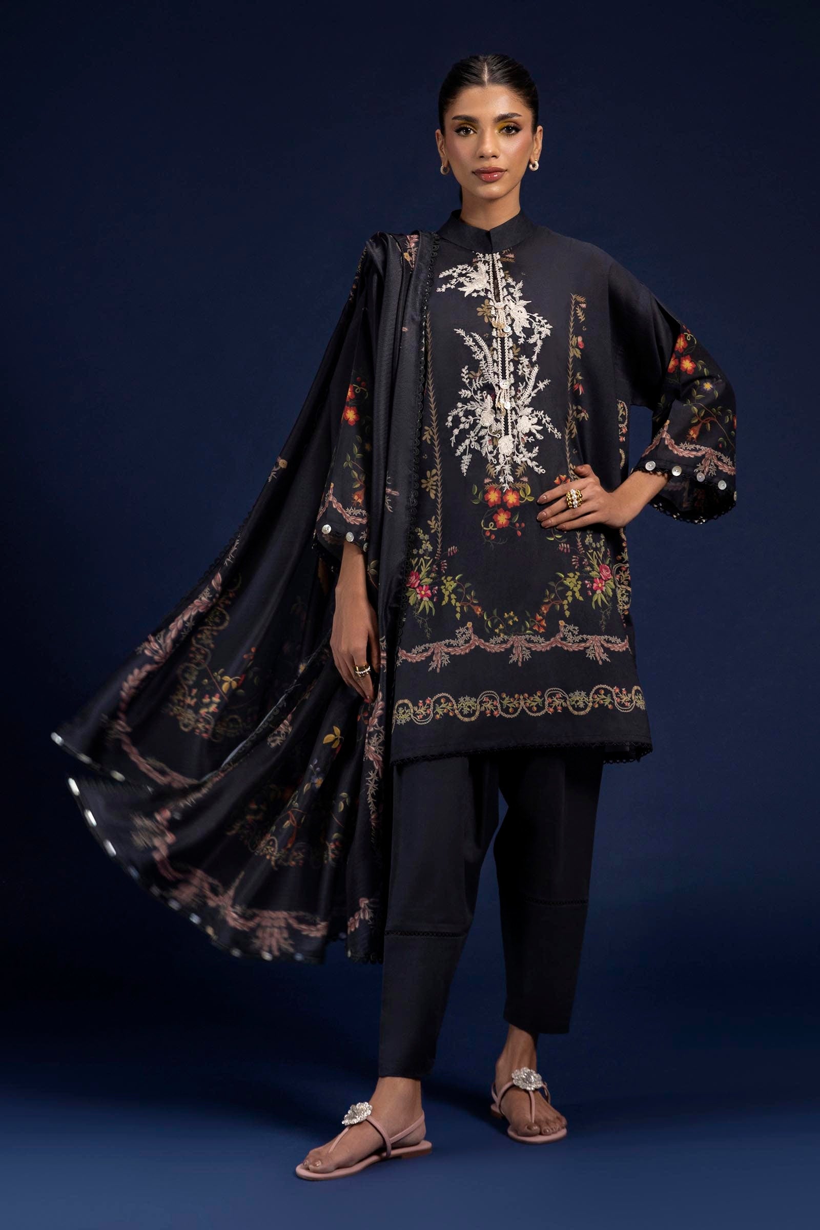 Unstitched Lawn 3 Piece Suit Main image