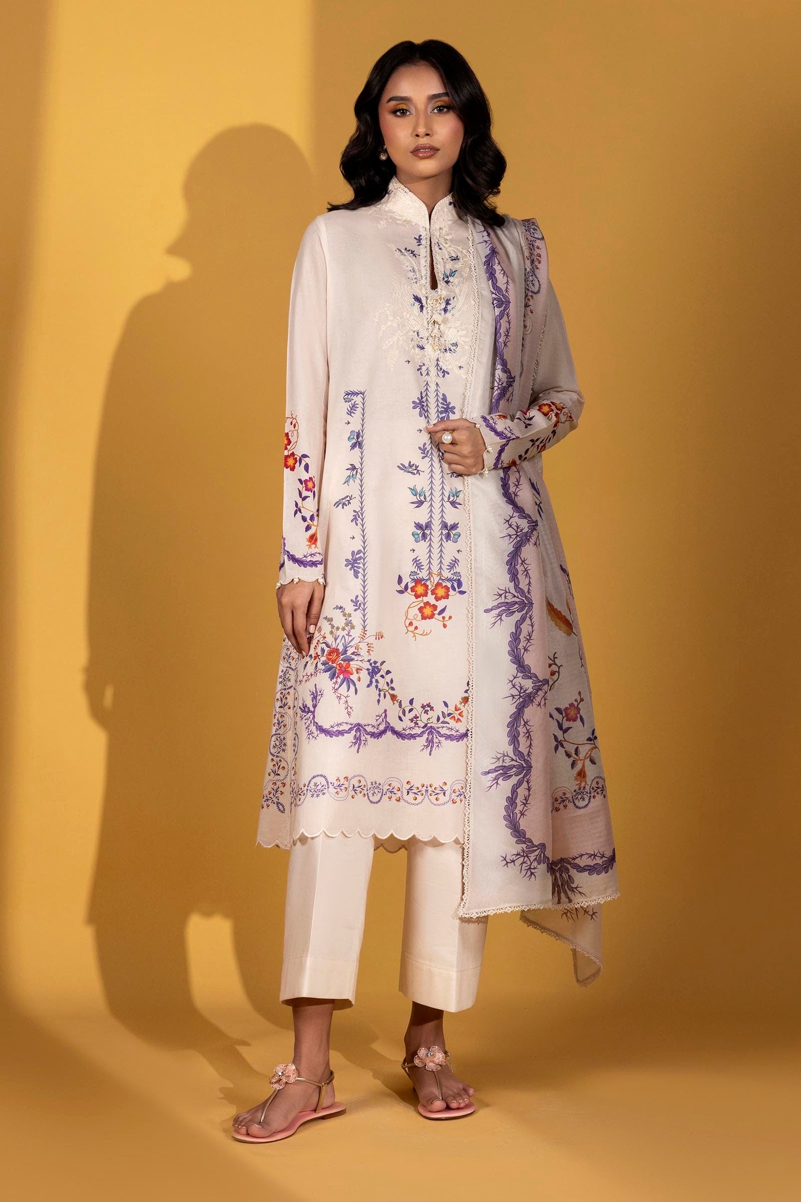 Unstitched Lawn 3 Piece Suit Main image