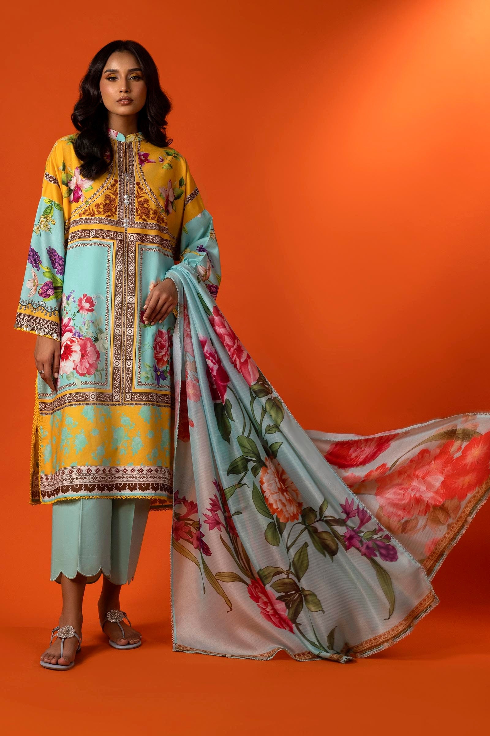 Unstitched Lawn 3 Piece Suit Main image