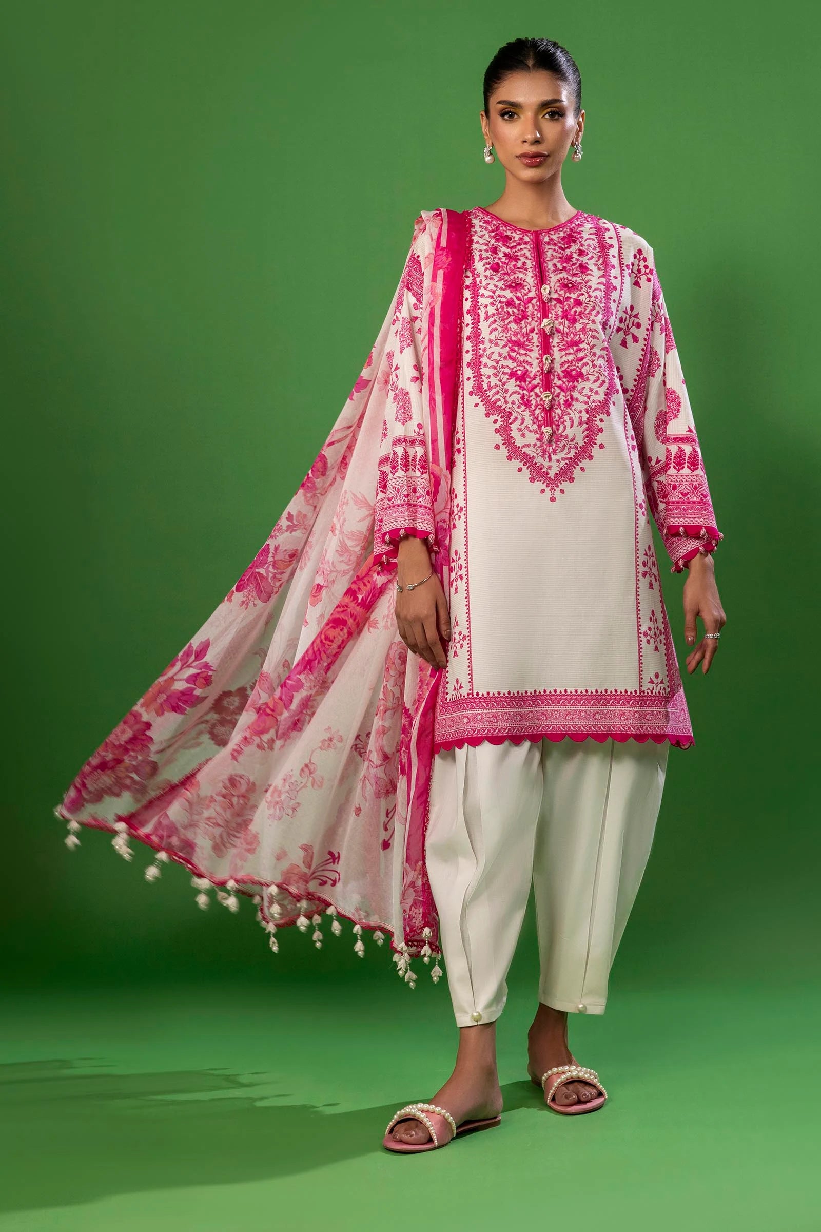 Unstitched Lawn 3 Piece Suit Main image