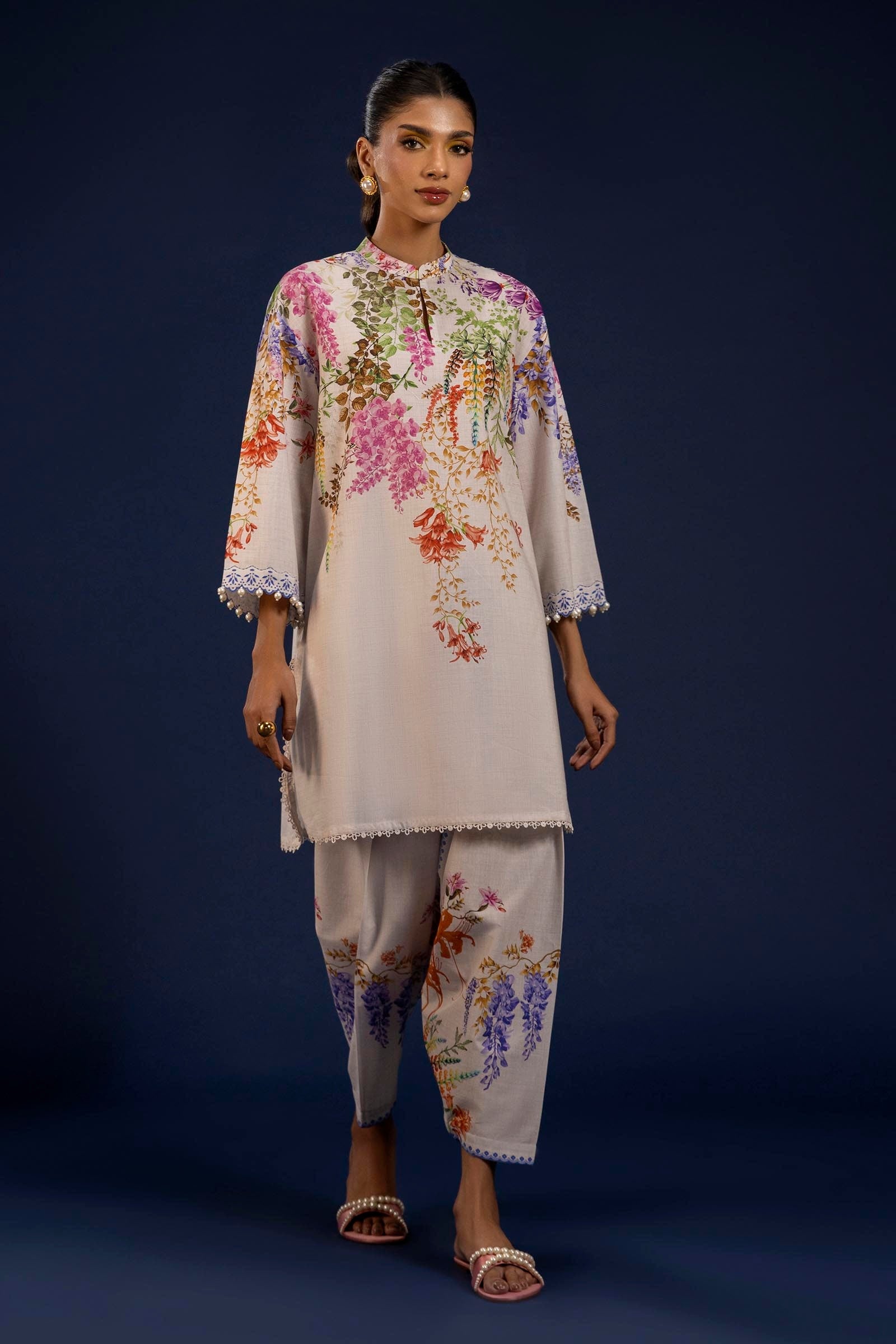 Unstitched Lawn 2 Piece Suit Main image
