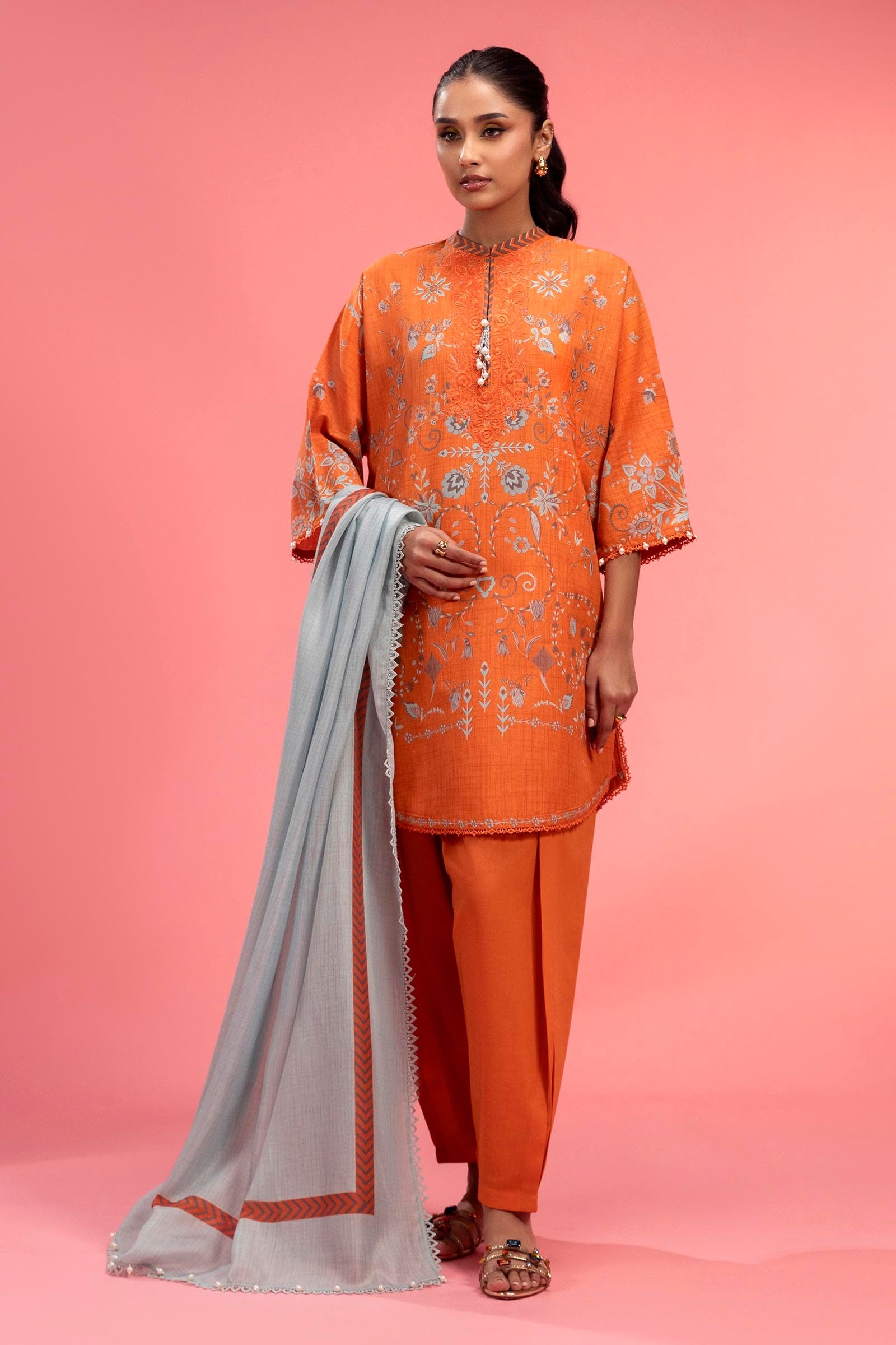 Unstitched Lawn 3 Piece Suit Main image
