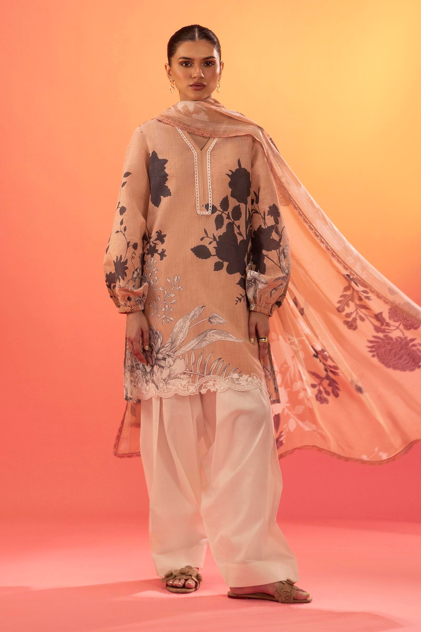 Unstitched Lawn 2 Piece Suit Main image