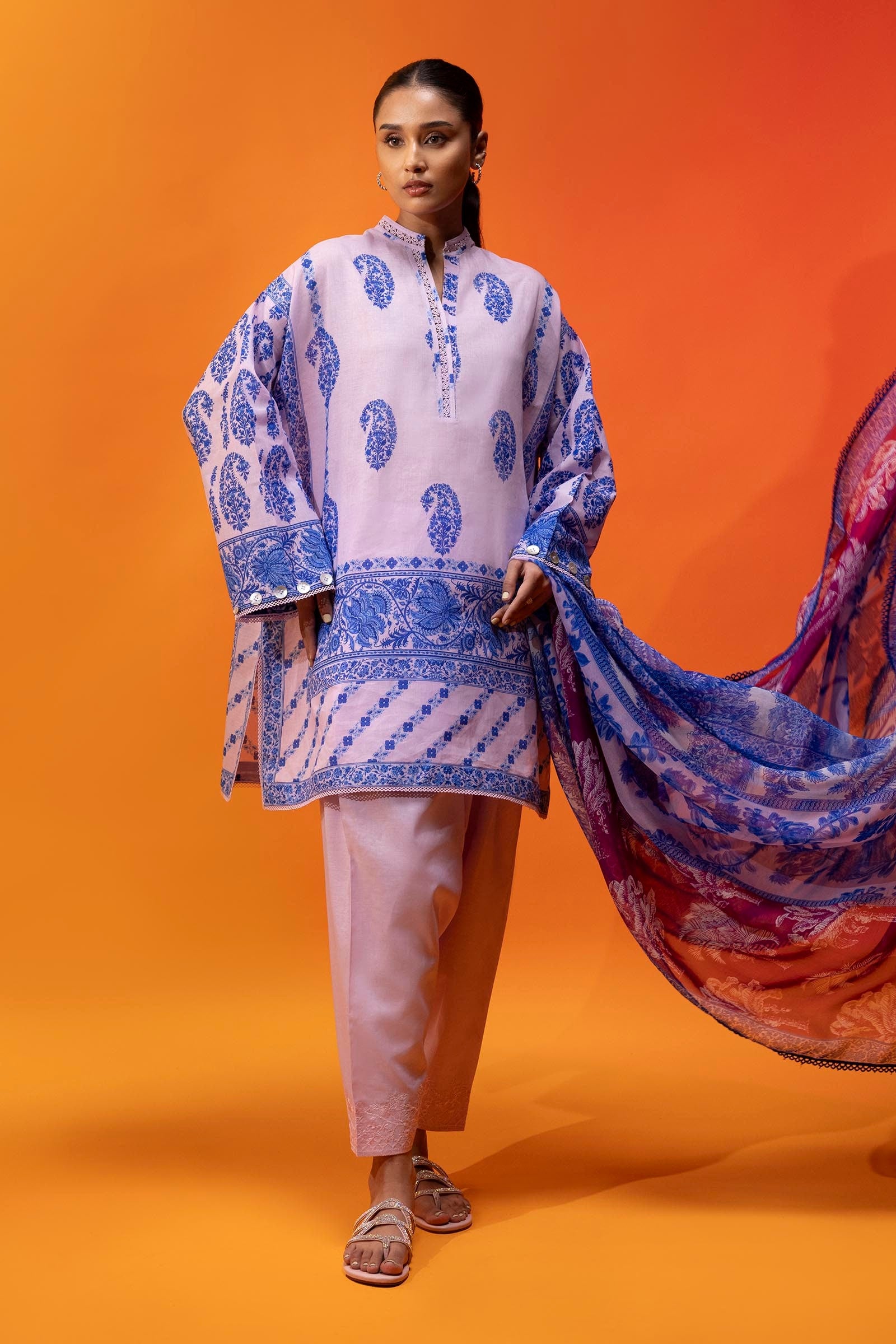 Unstitched Lawn 3 Piece Suit Main image