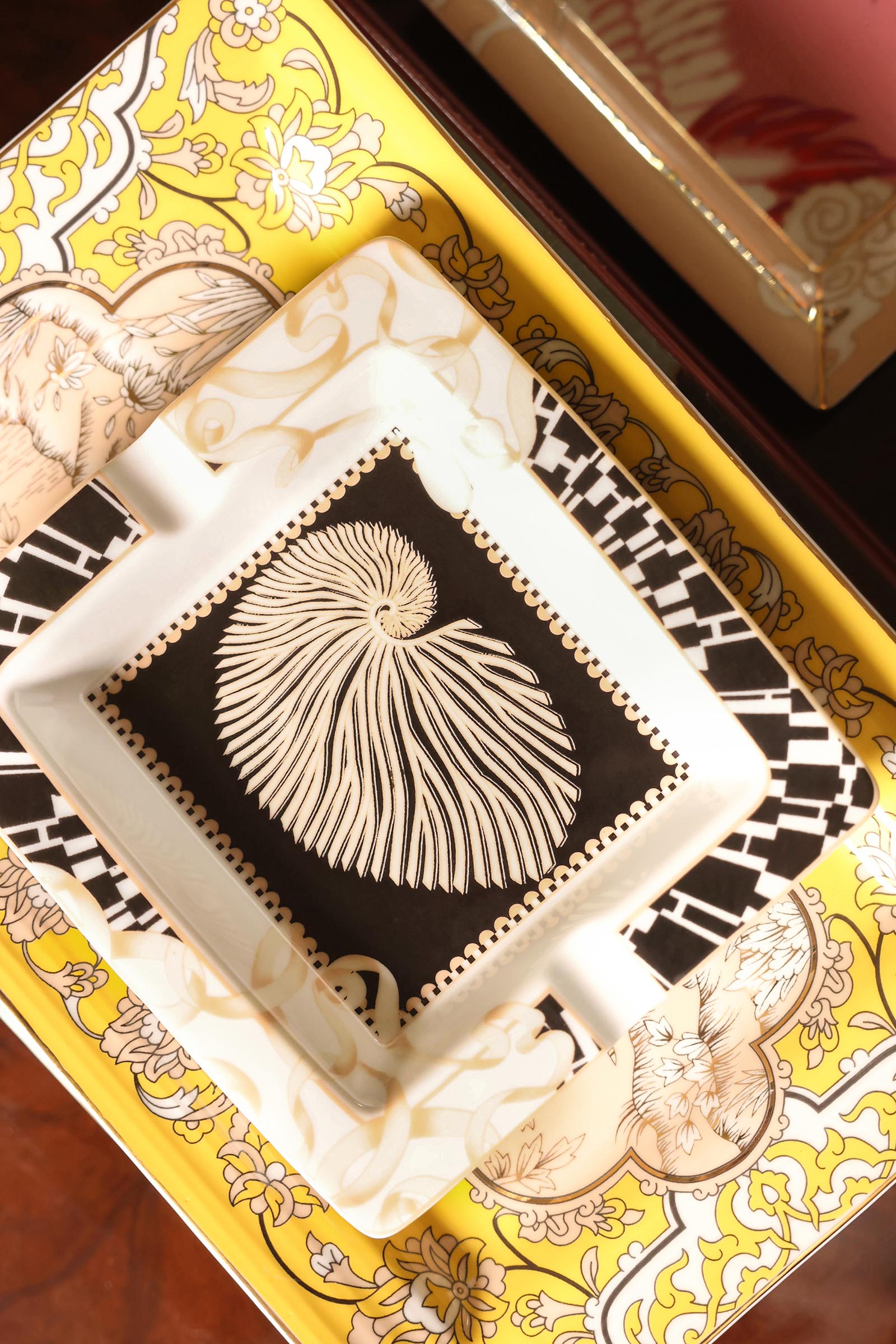 Mono Swirl Ash Tray Main image